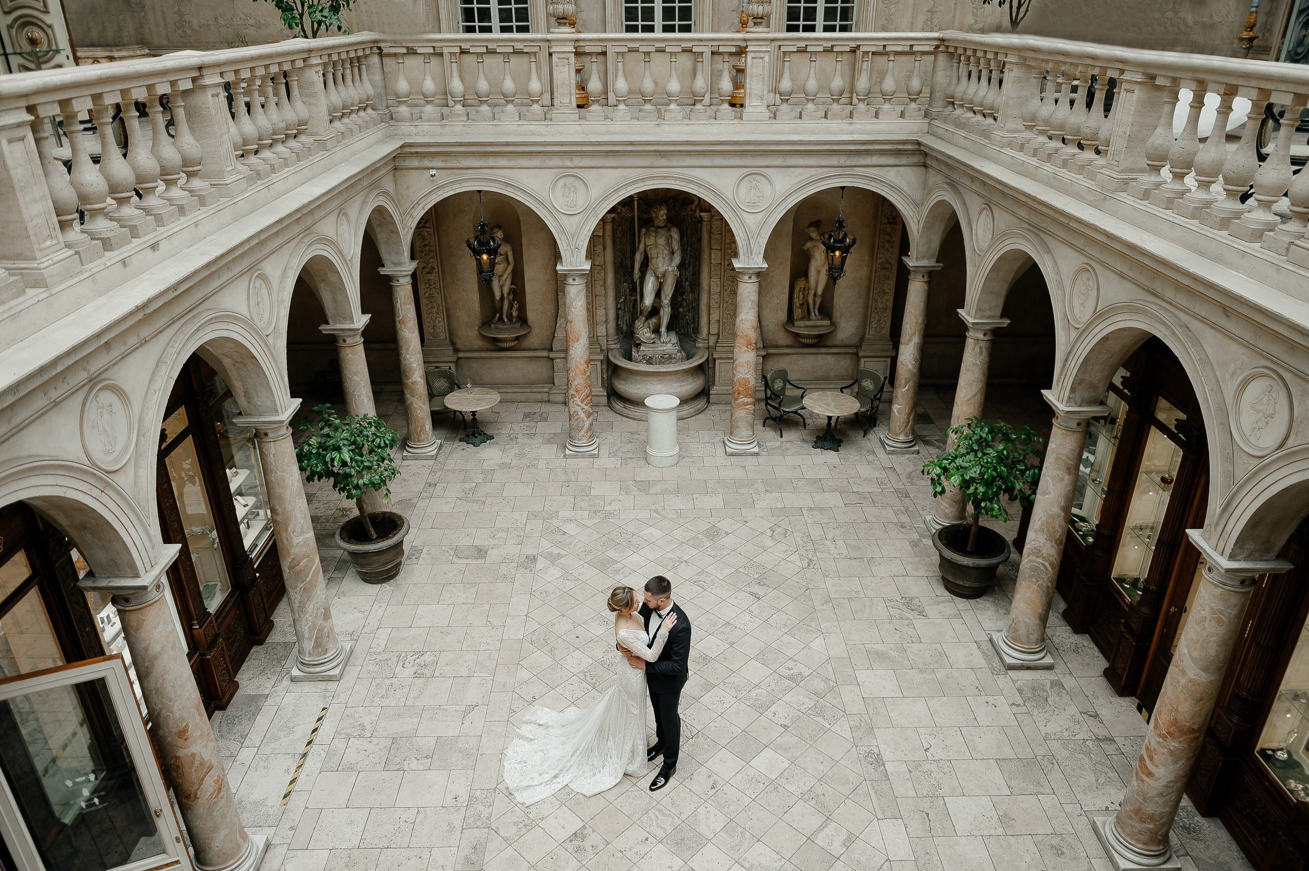 Светлый зал ресторана Турандот