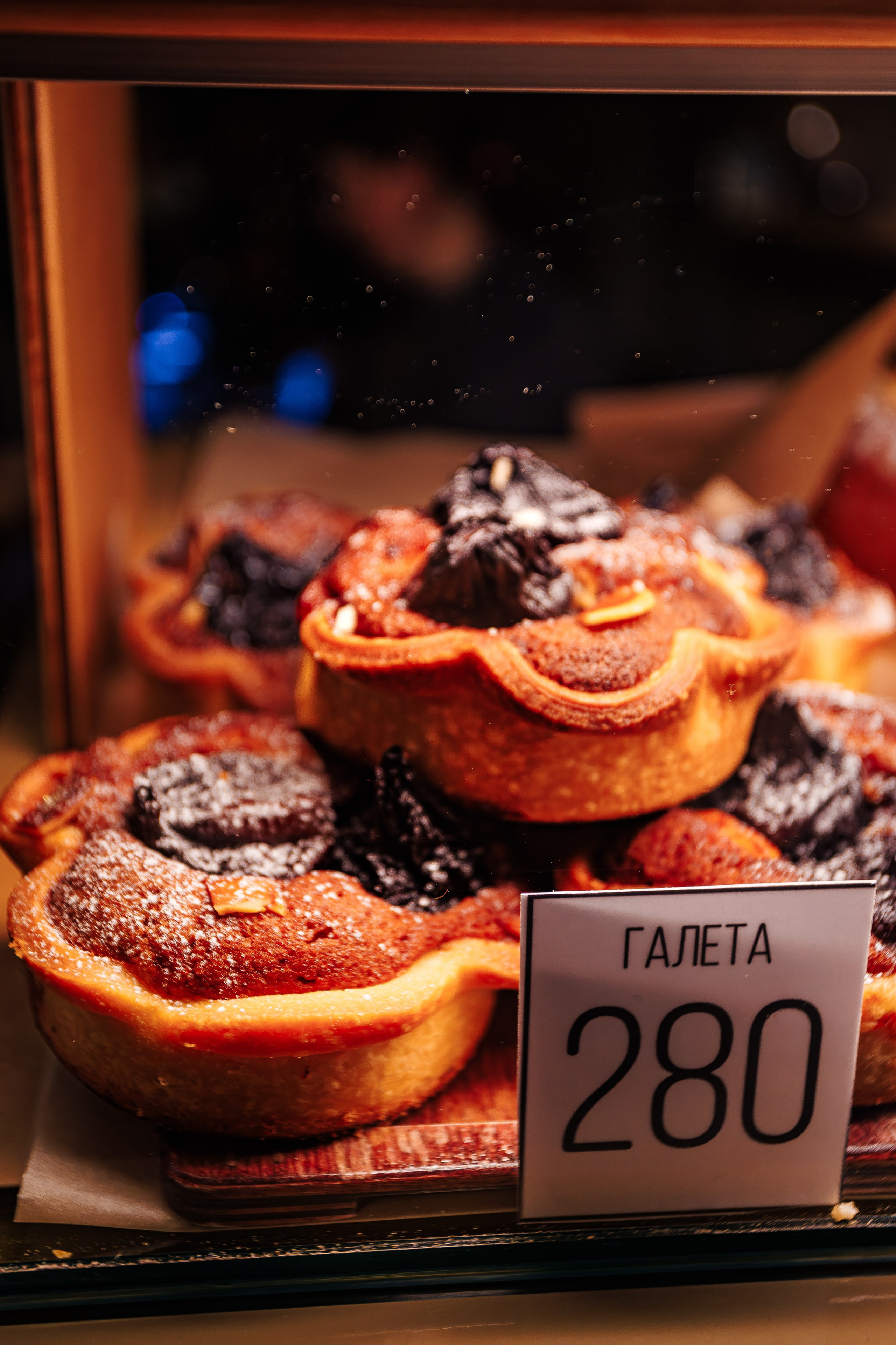 10 лет проекту «КОФЕДВИЖ» и открытие новой кофейни_Ялта_19.12.2025. Аминов Руслан | Фотограф