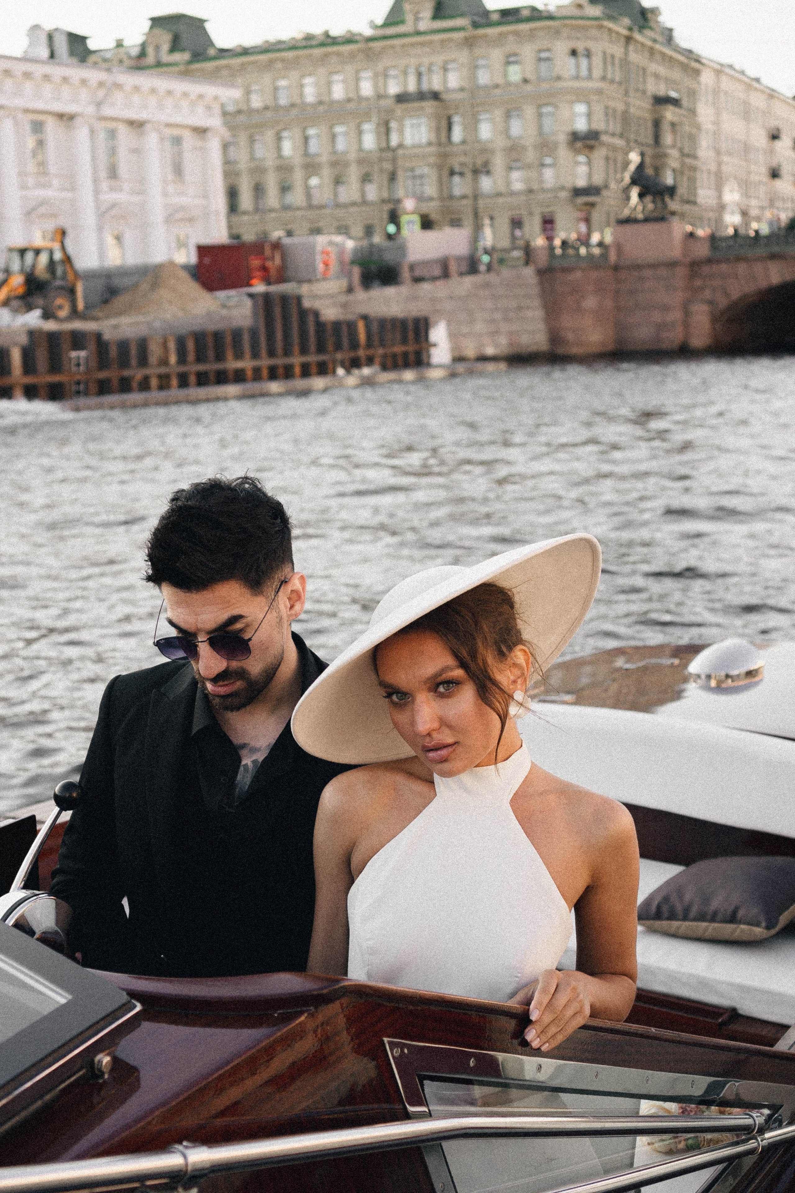 СВАДЕНБНАЯ СЬЕМКА НА КАТЕРЕ ПО КАНАЛАМ САНКТ-ПЕТЕРБУРГА И В АКВАТОРИИ НЕВЫ. Профессиональный фотограф, Санкт-Петербург — Виктория Богомолова
