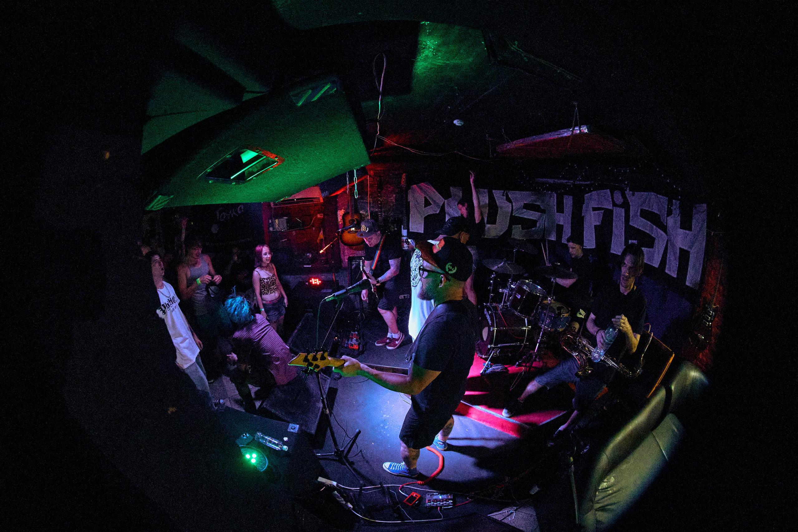 Plush Fish / ВЕЛИКОЕСЧАСТЬЕ / Мятный Крикет. Фотограф Юлия Маринина