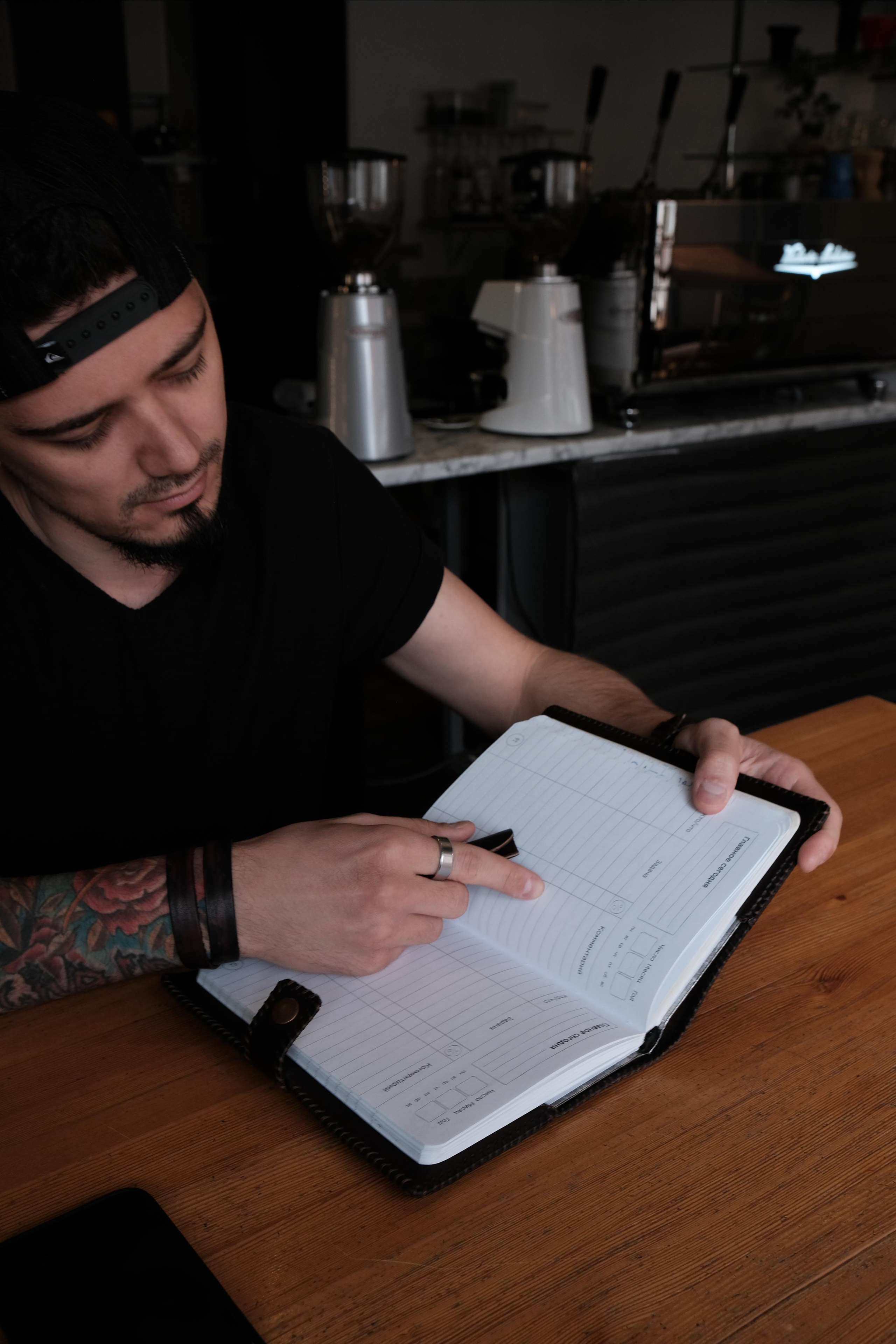 Обложка для ежедневника из коричневой 2 мм юфти.