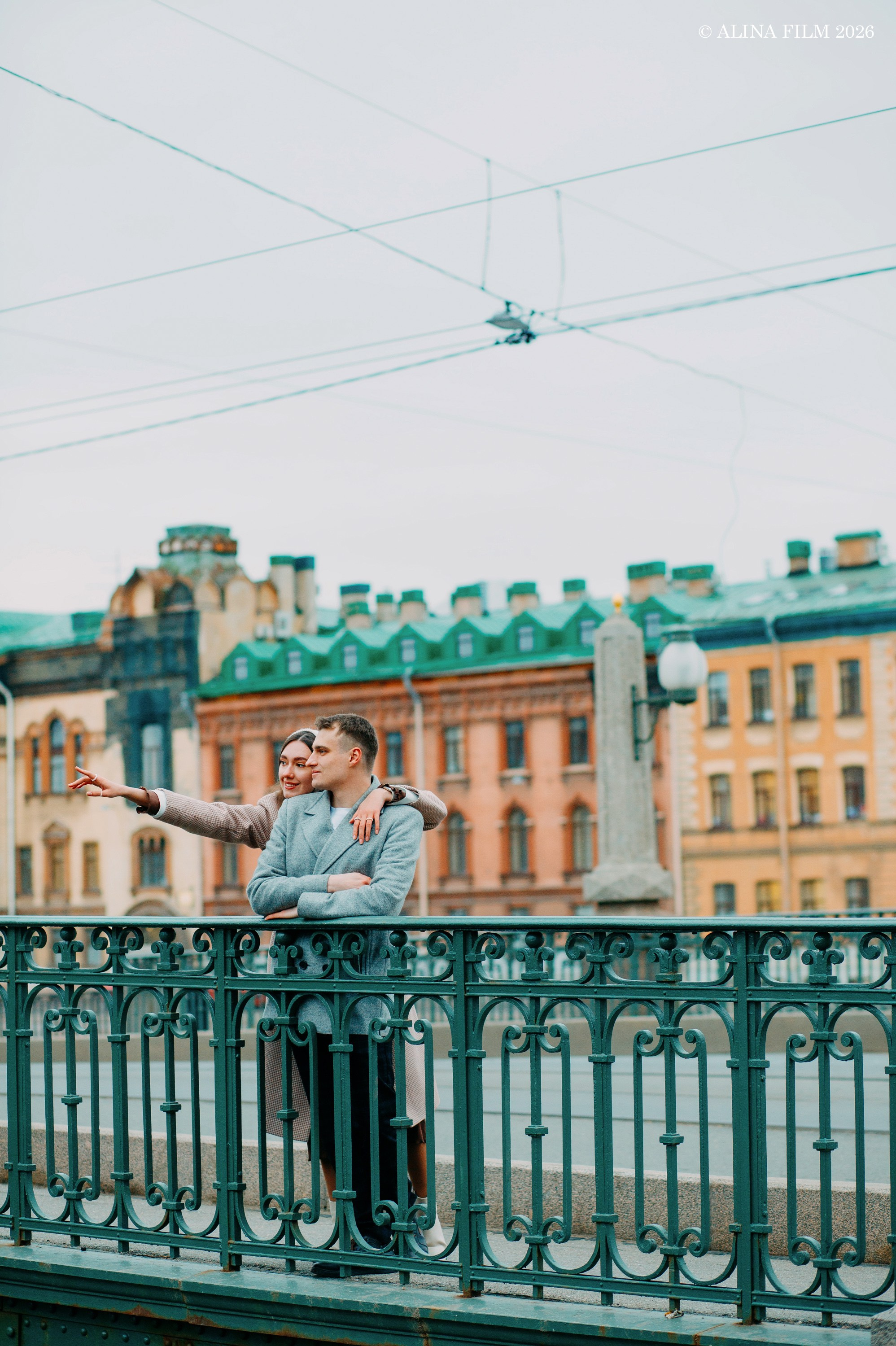 Фотосессия лавстори на Старо-Калинкином мосту. Фотограф в Санкт-Петербурге Alina Film