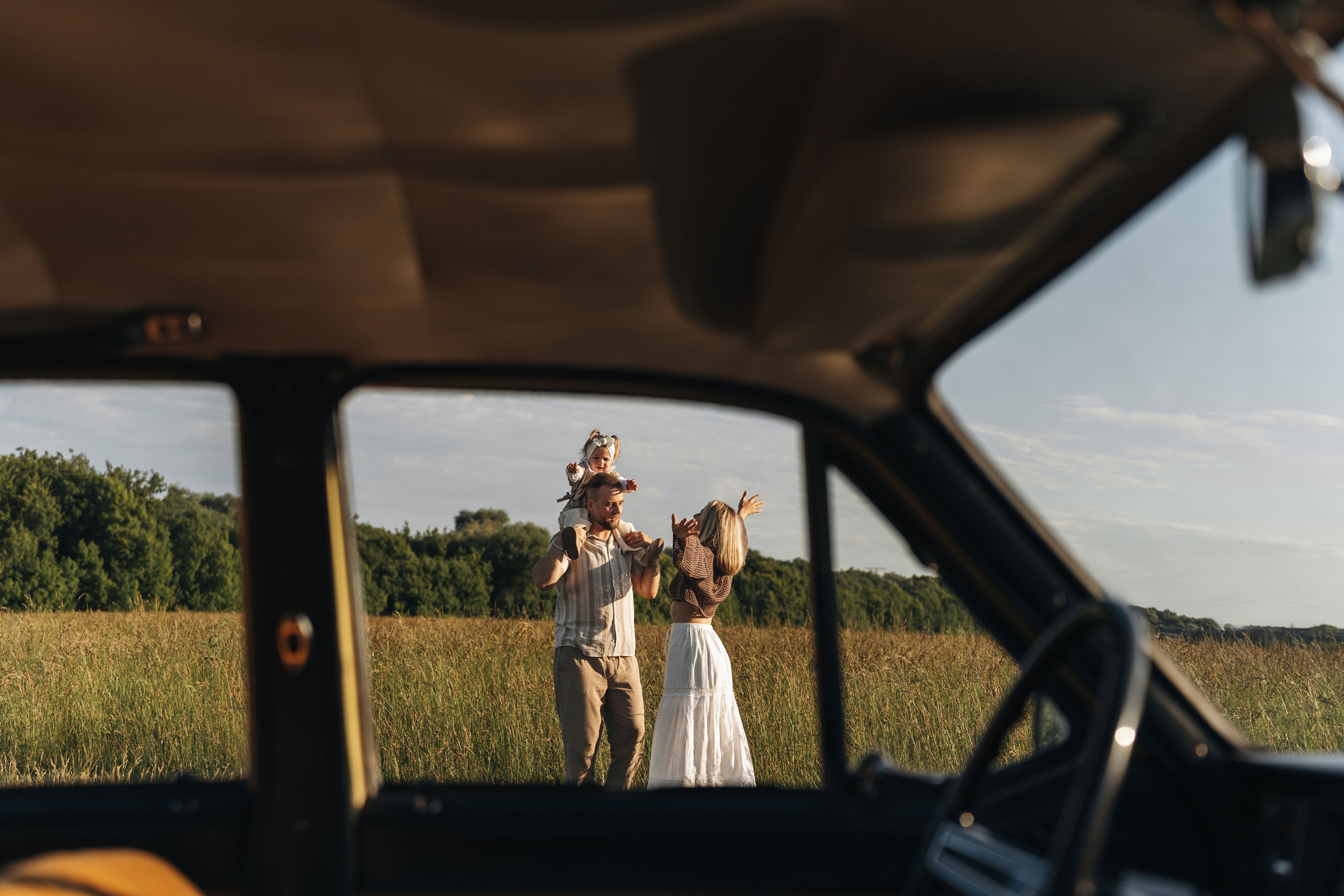 На машине загород. Ваш фотограф Вика Артемова