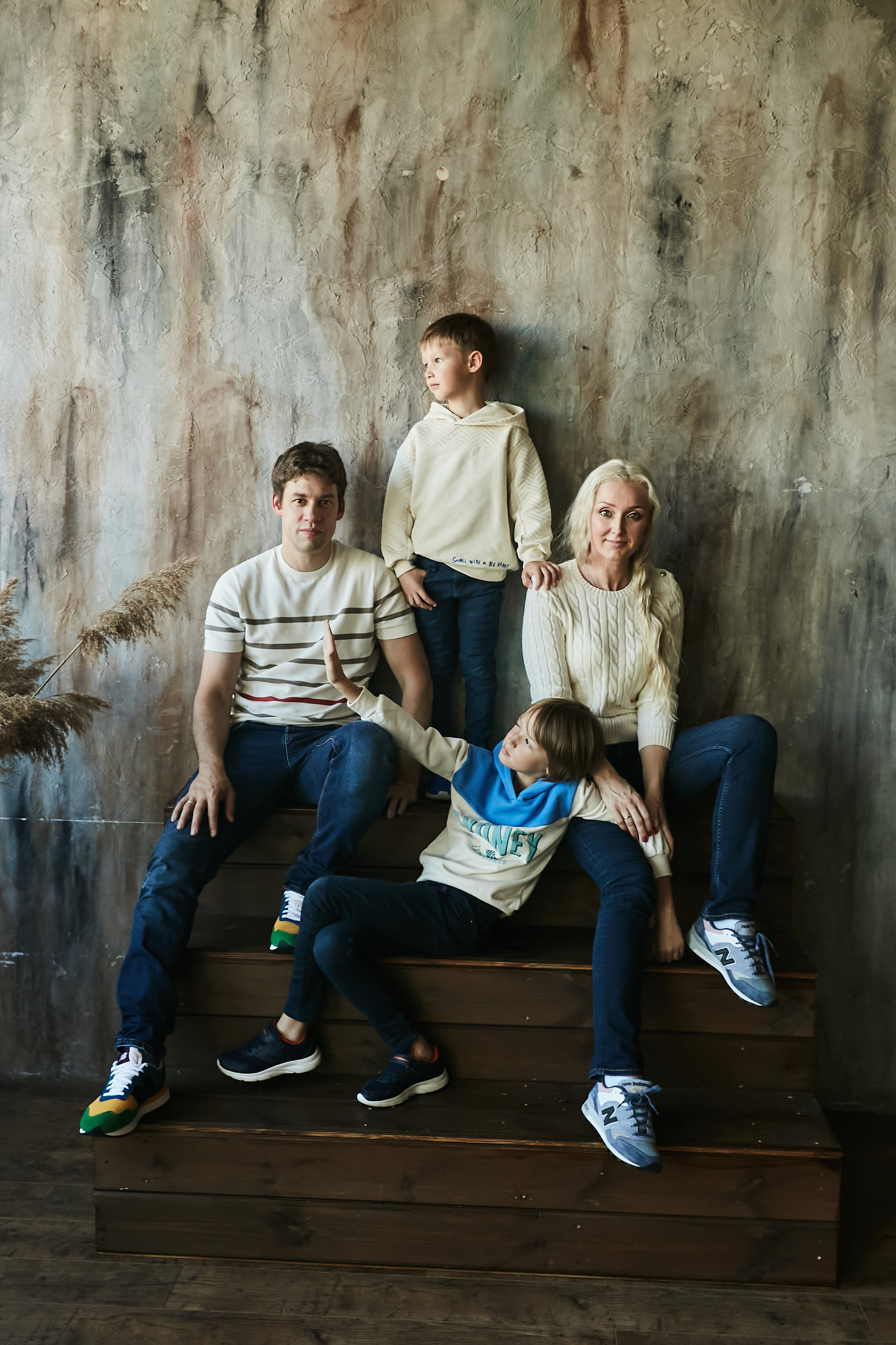 Володя, Юля и дети