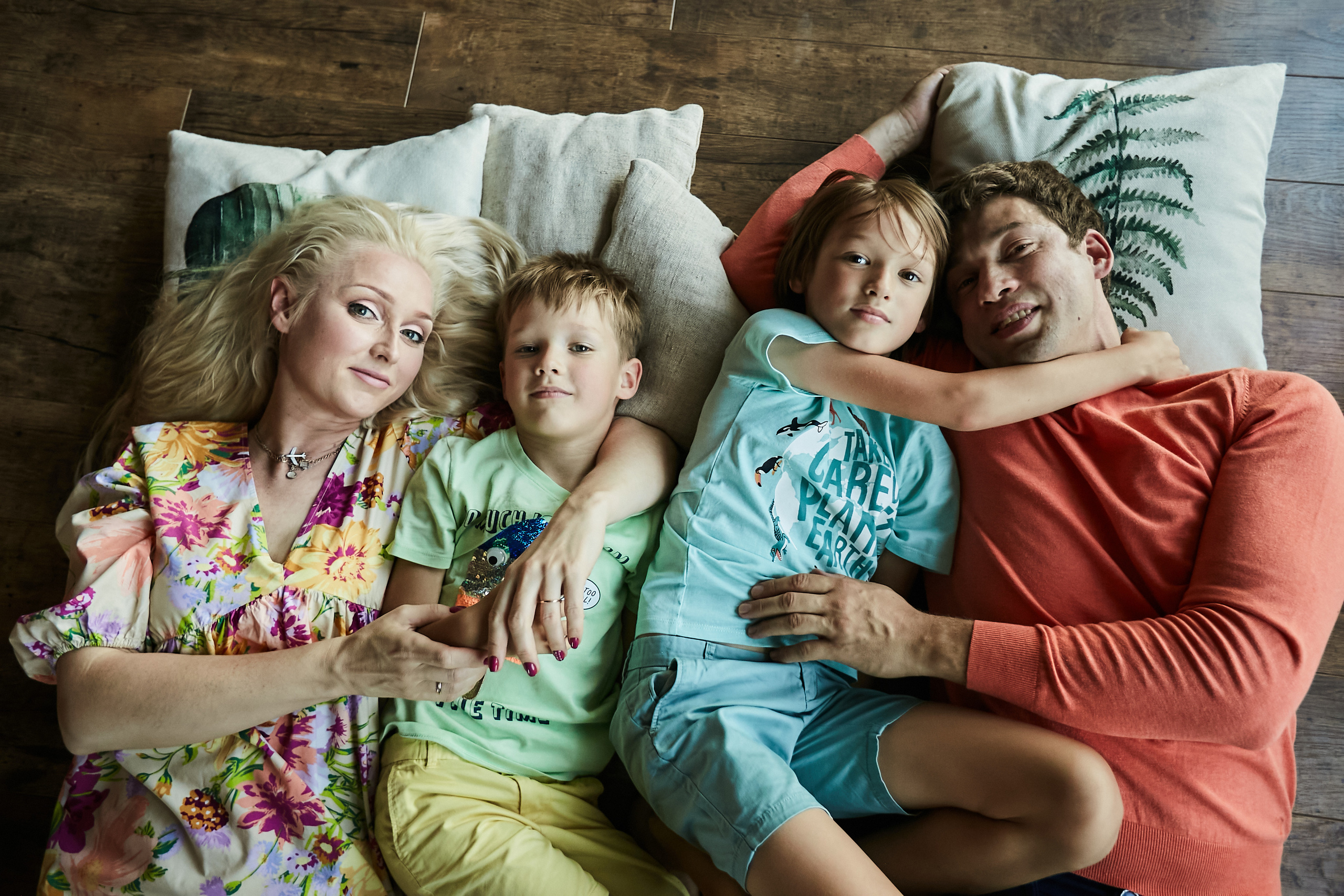 Володя, Юля и дети