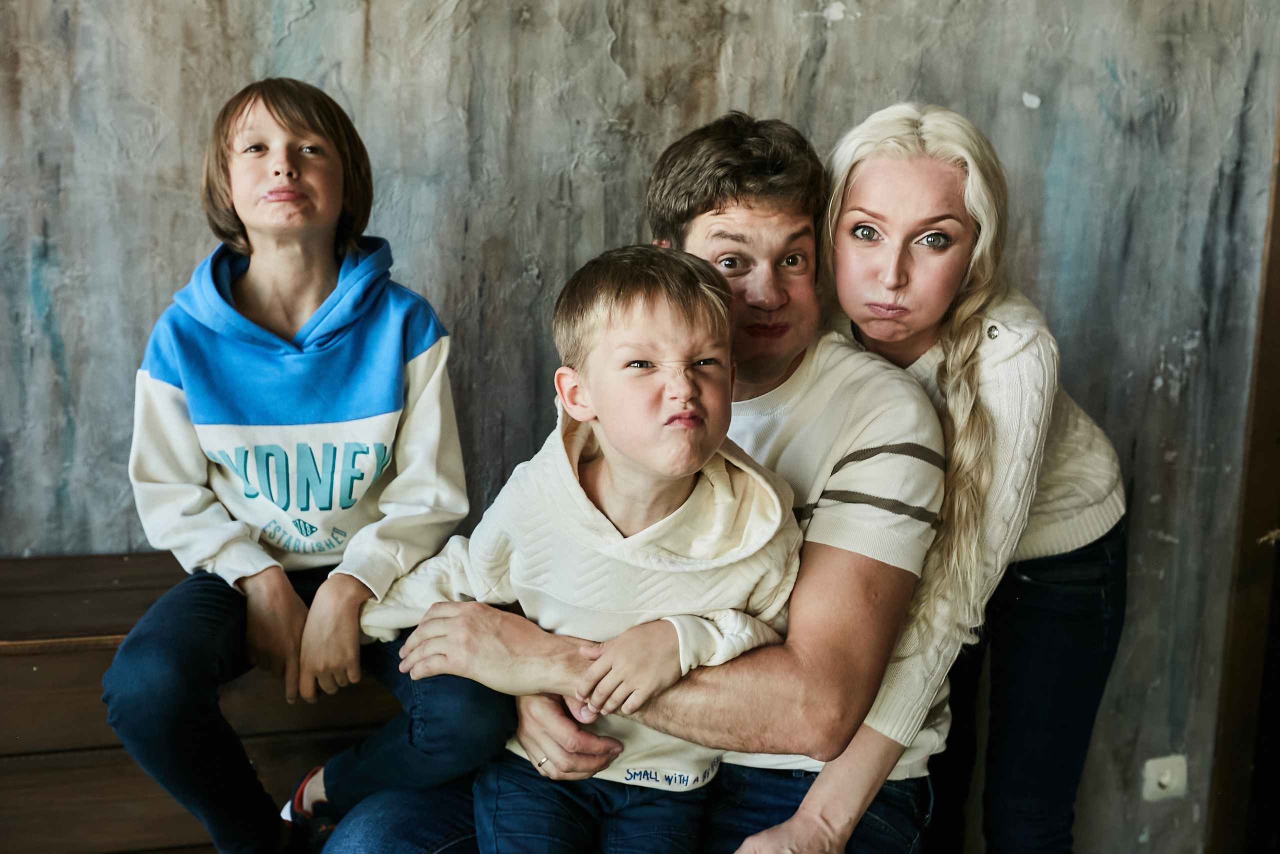 Володя, Юля и дети