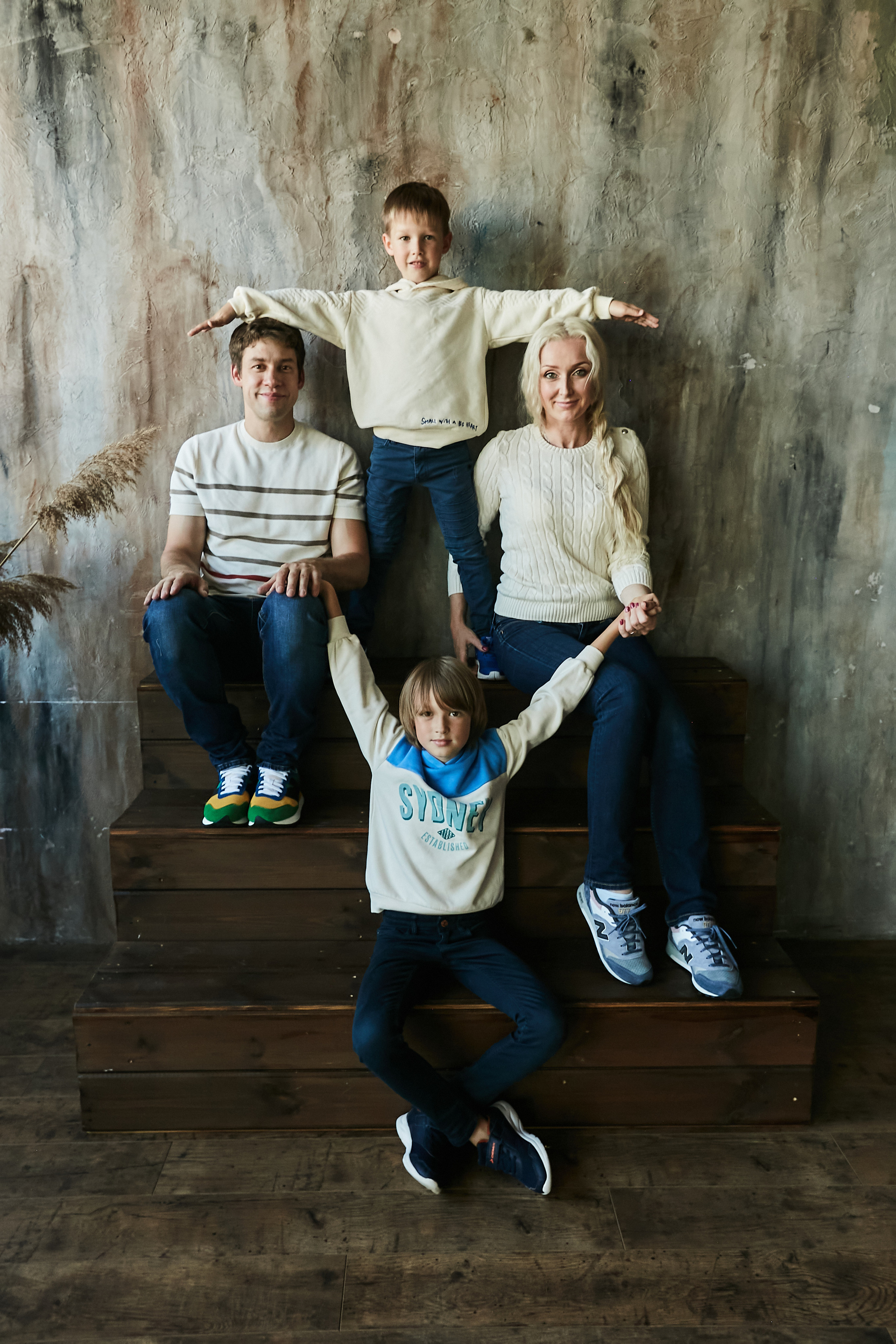 Володя, Юля и дети