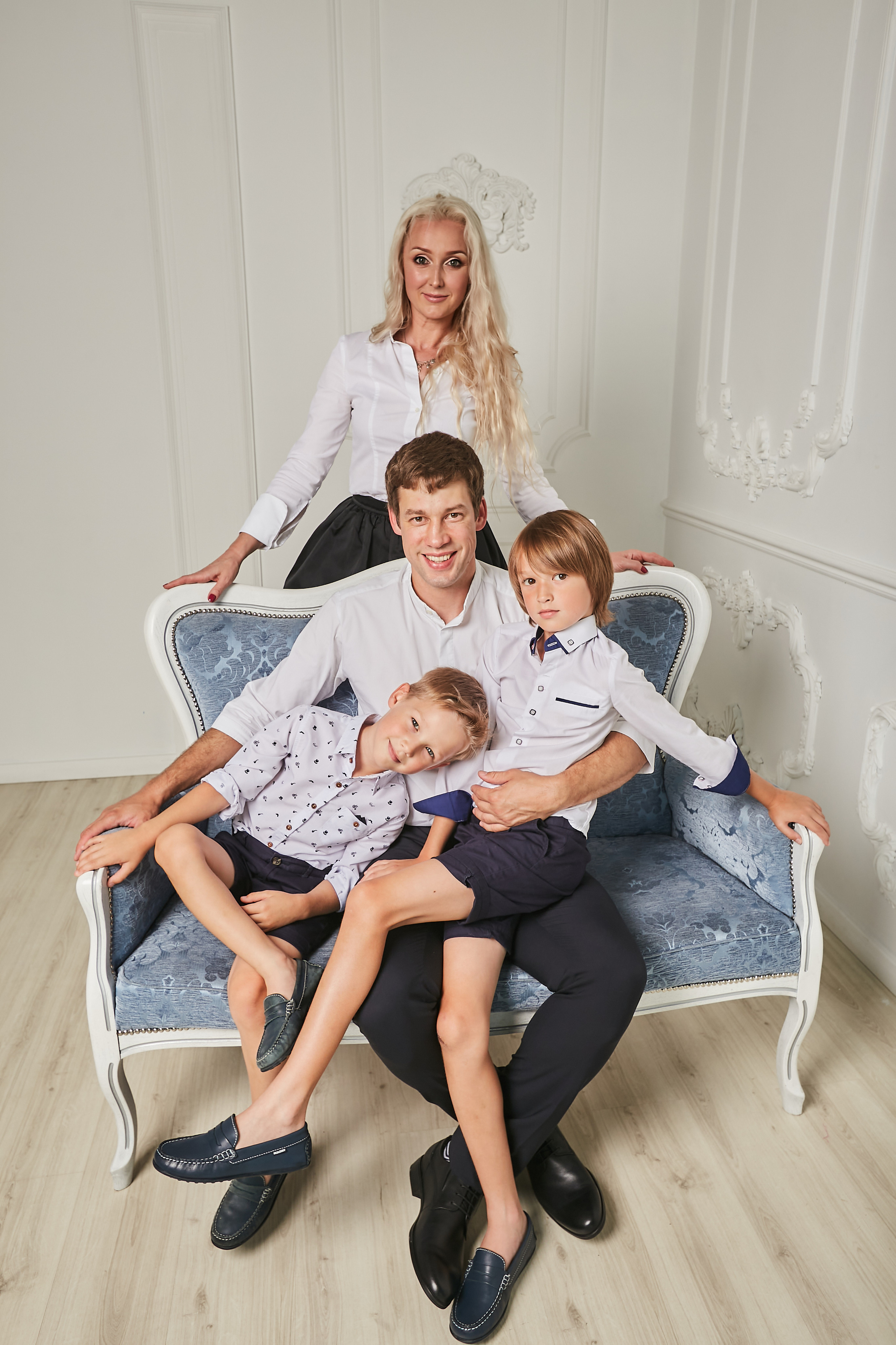 Володя, Юля и дети