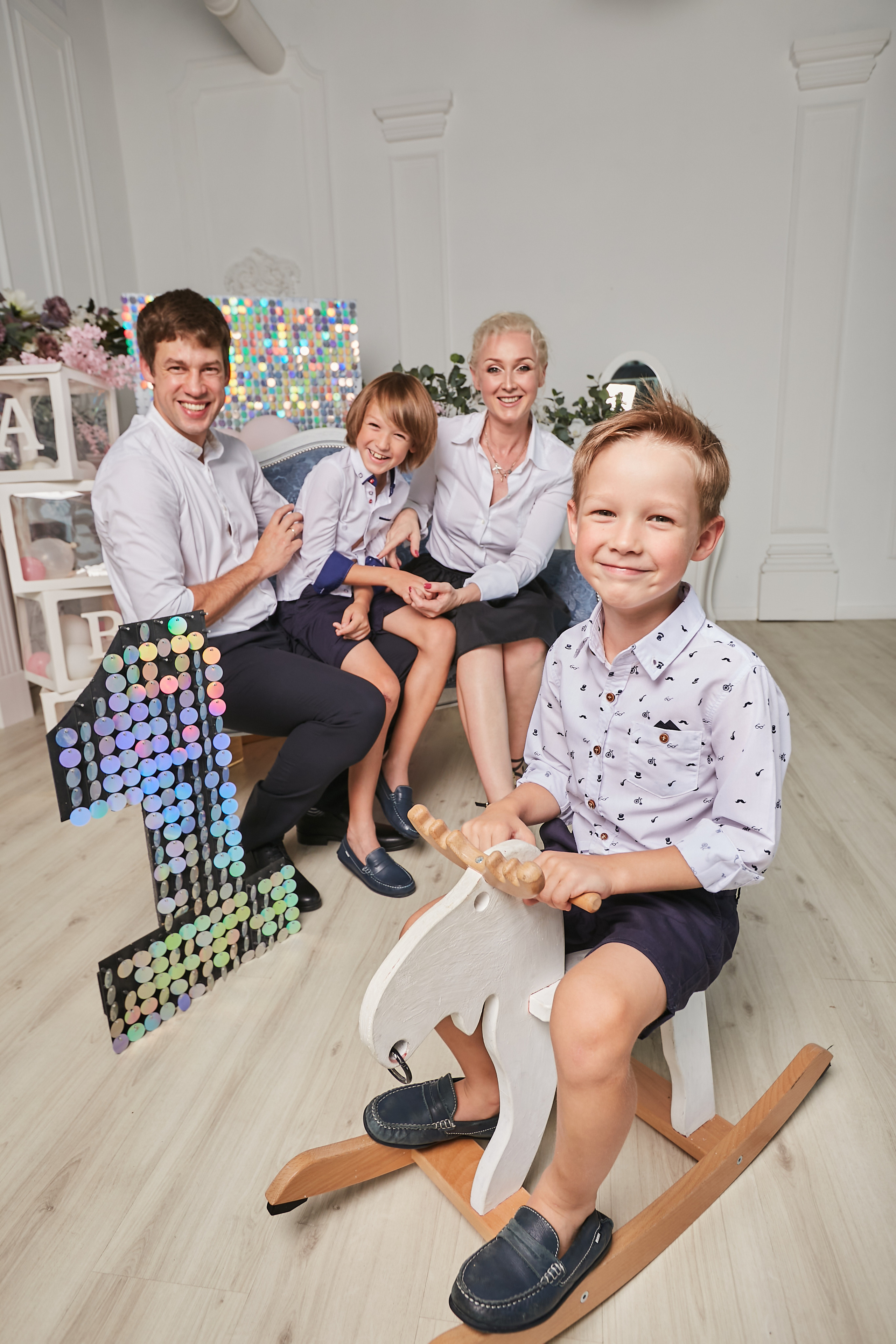 Володя, Юля и дети