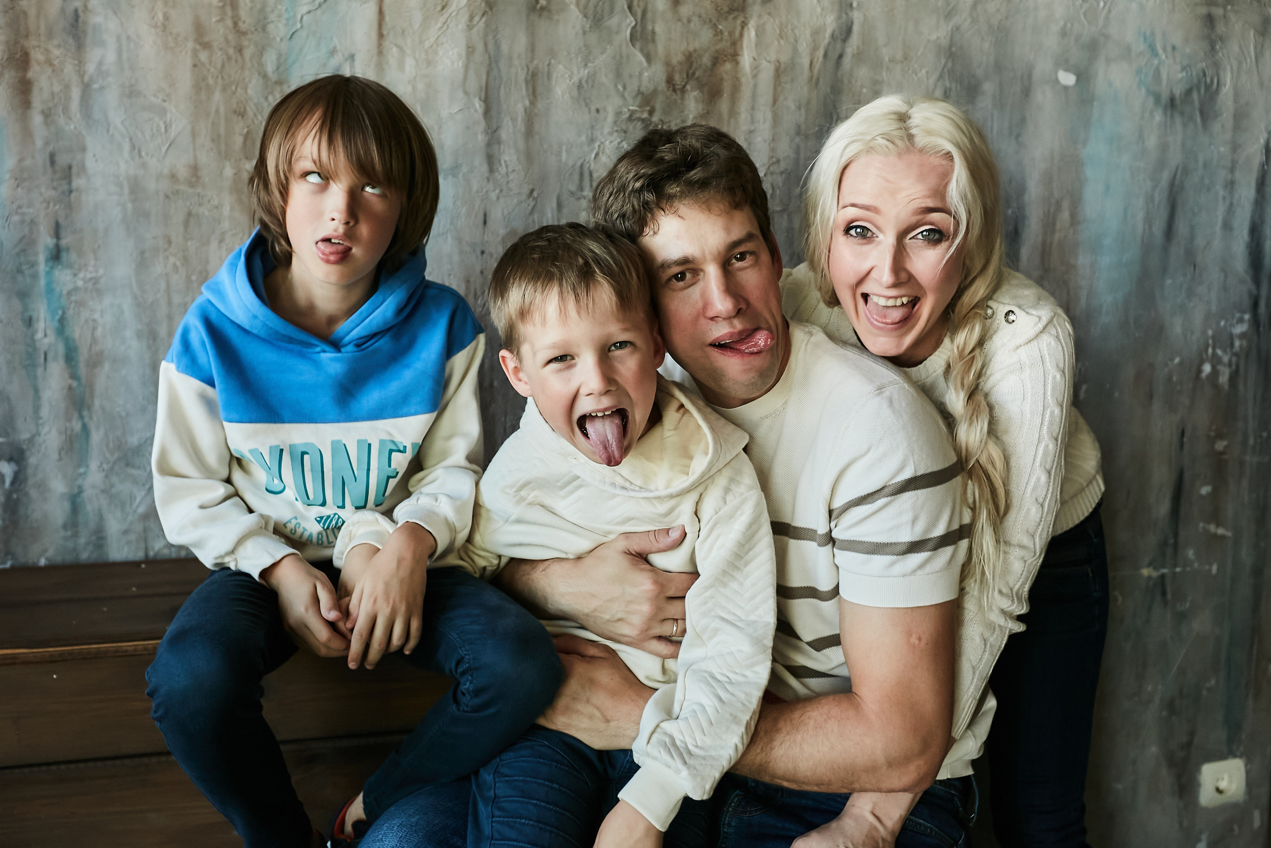 Володя, Юля и дети