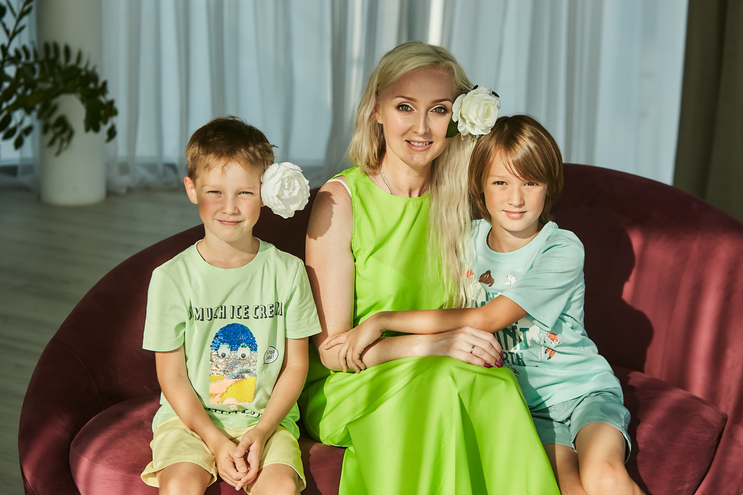 Володя, Юля и дети