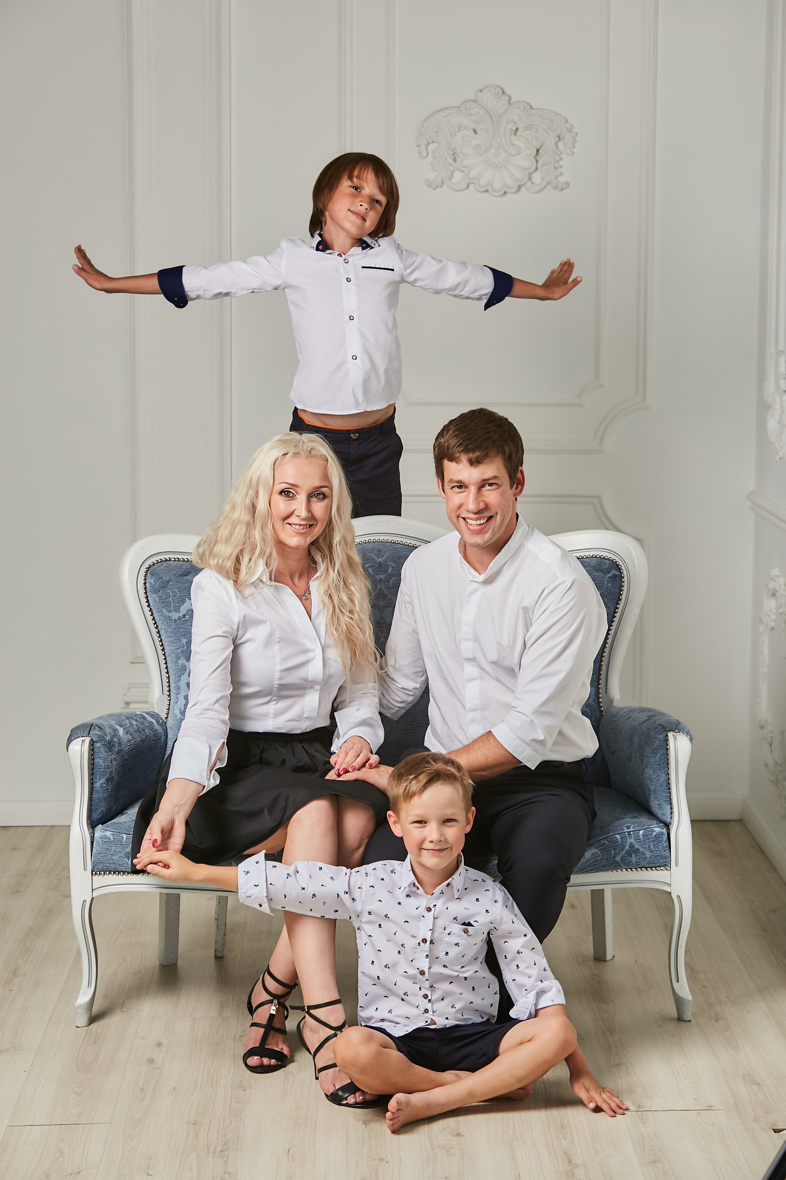 Володя, Юля и дети