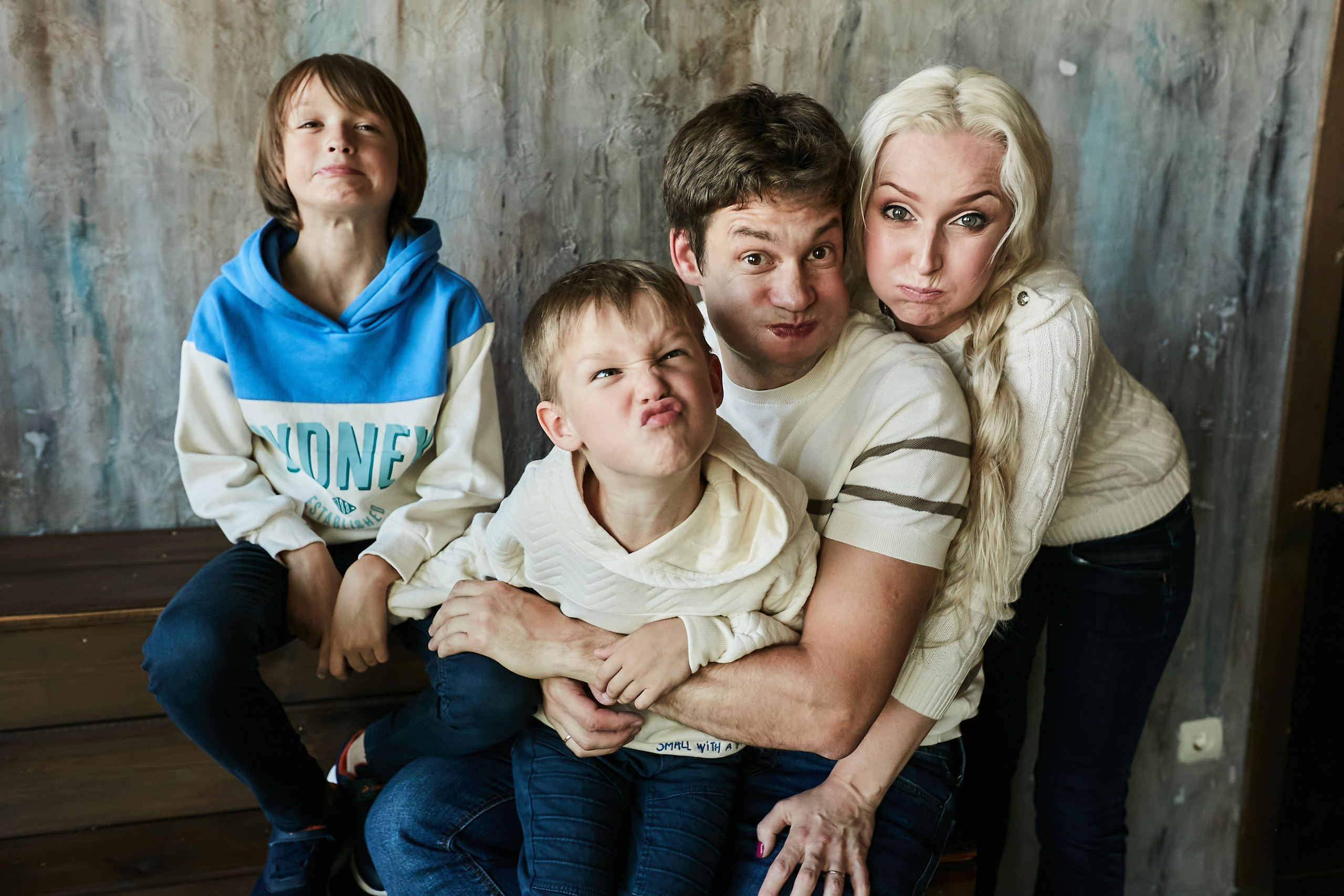 Володя, Юля и дети