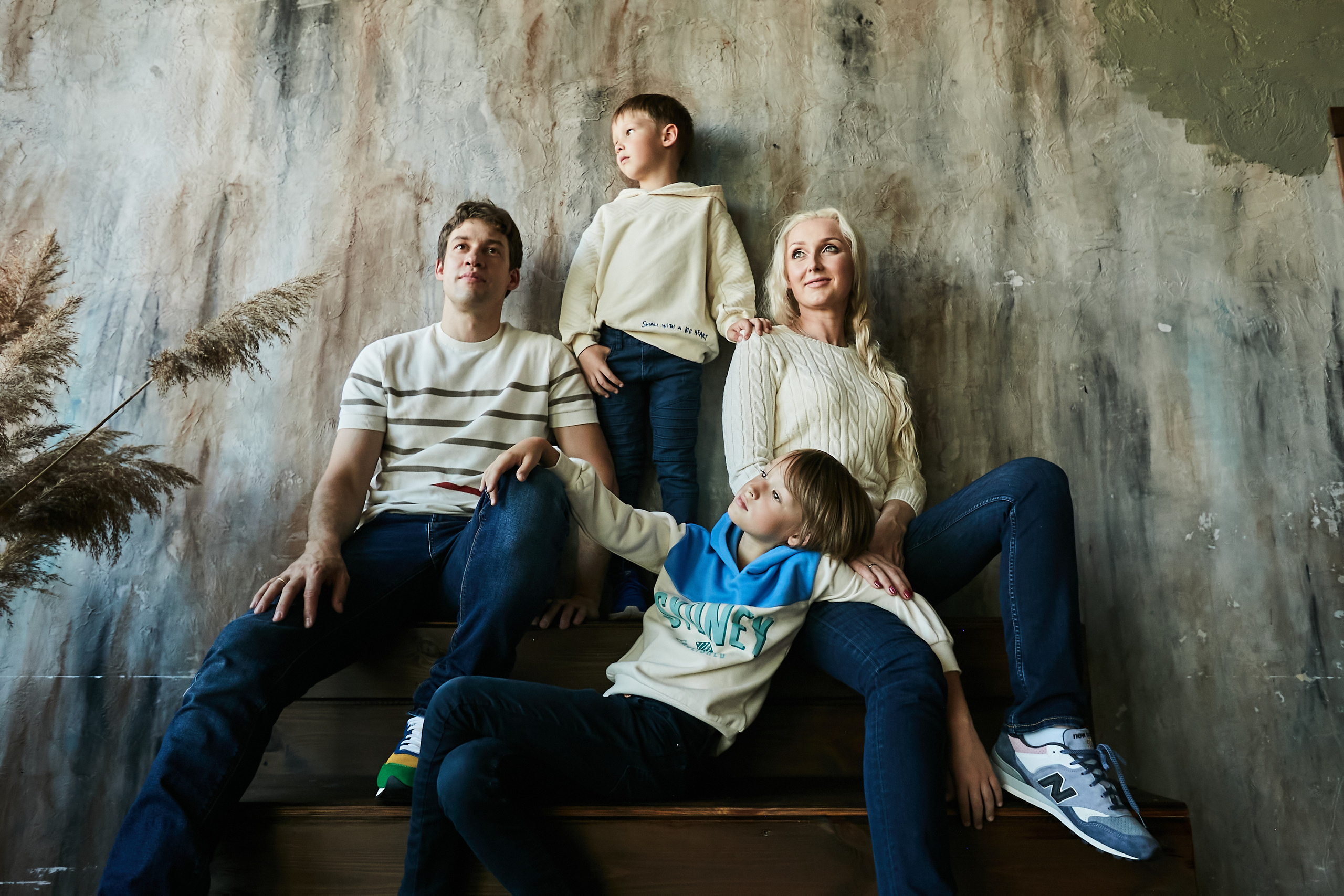 Володя, Юля и дети