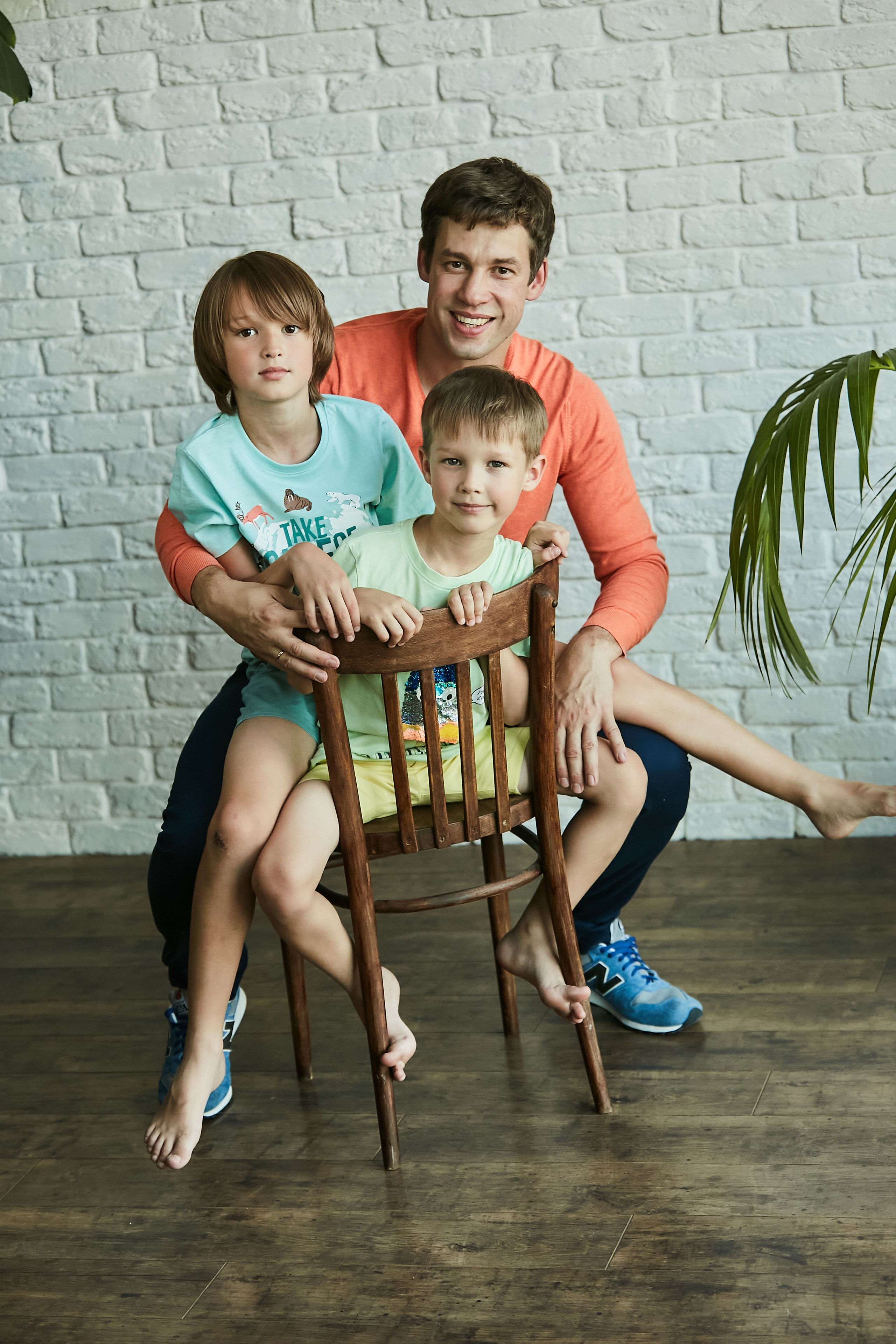 Володя, Юля и дети