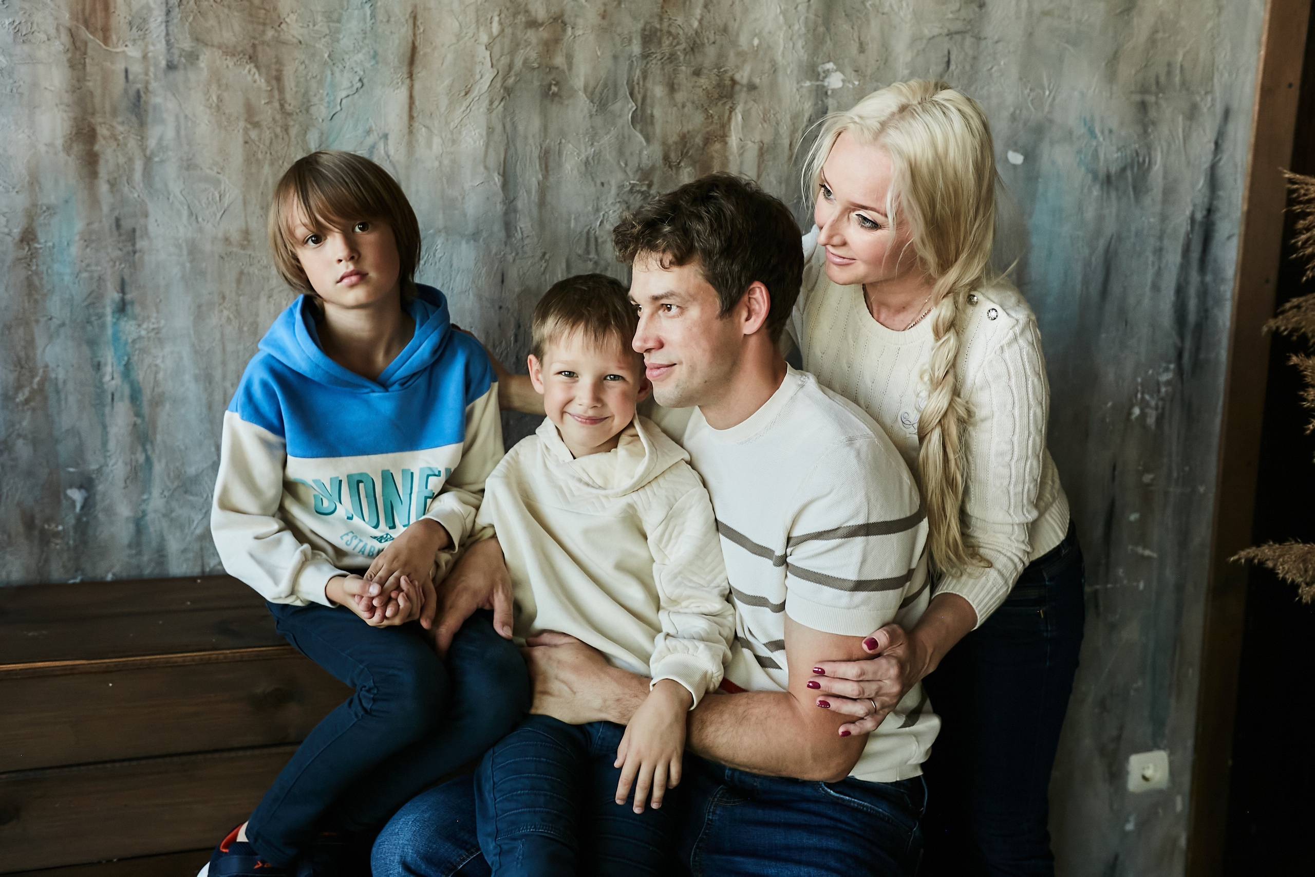 Володя, Юля и дети