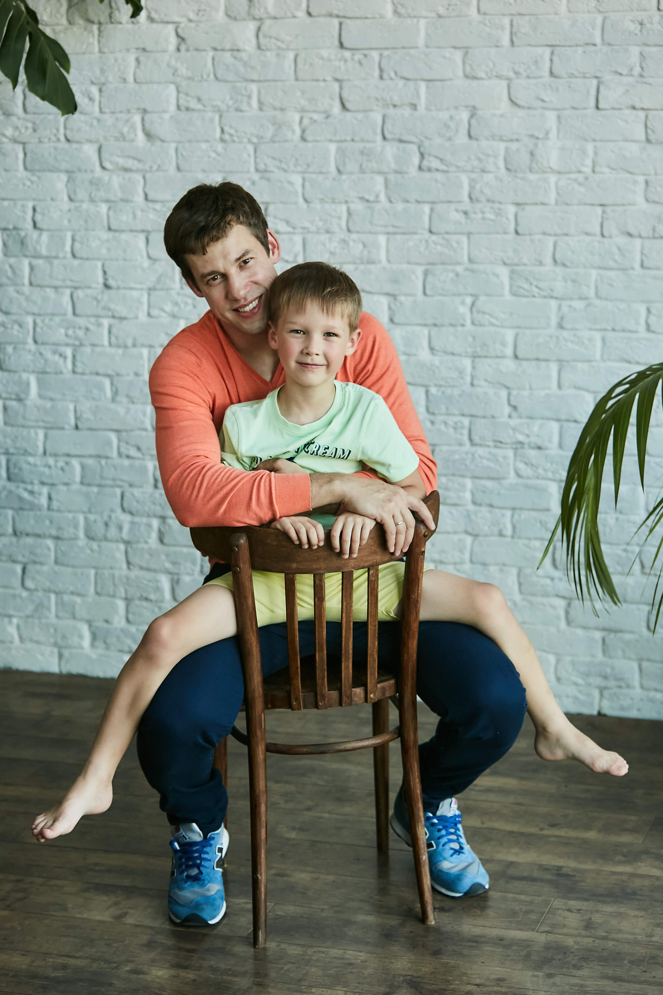 Володя, Юля и дети