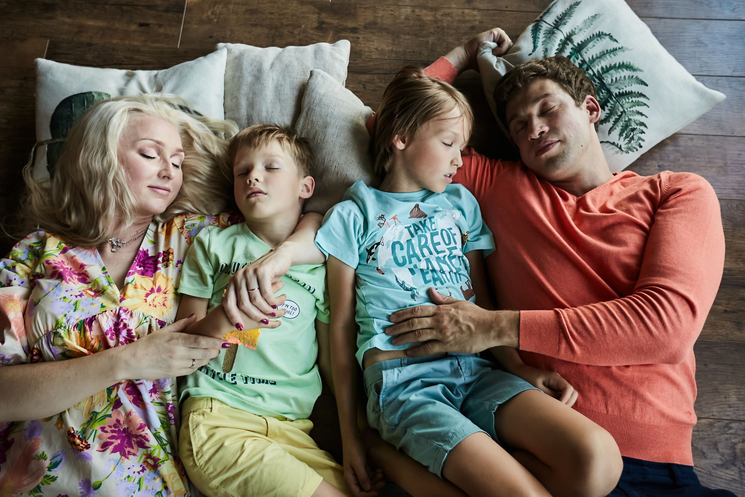 Володя, Юля и дети