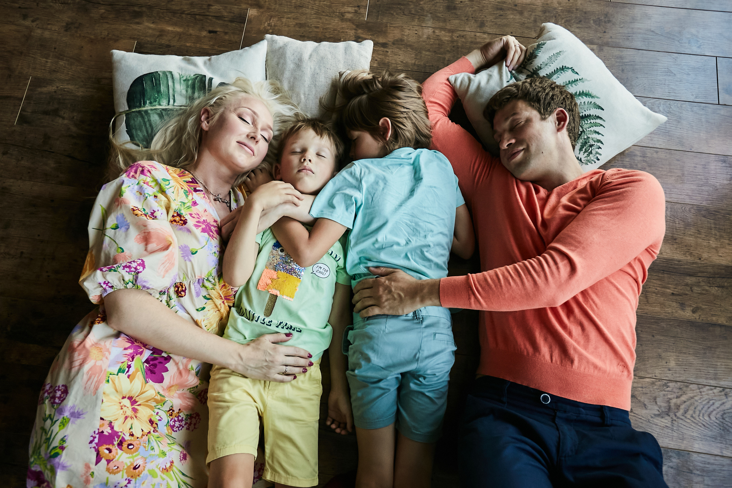 Володя, Юля и дети