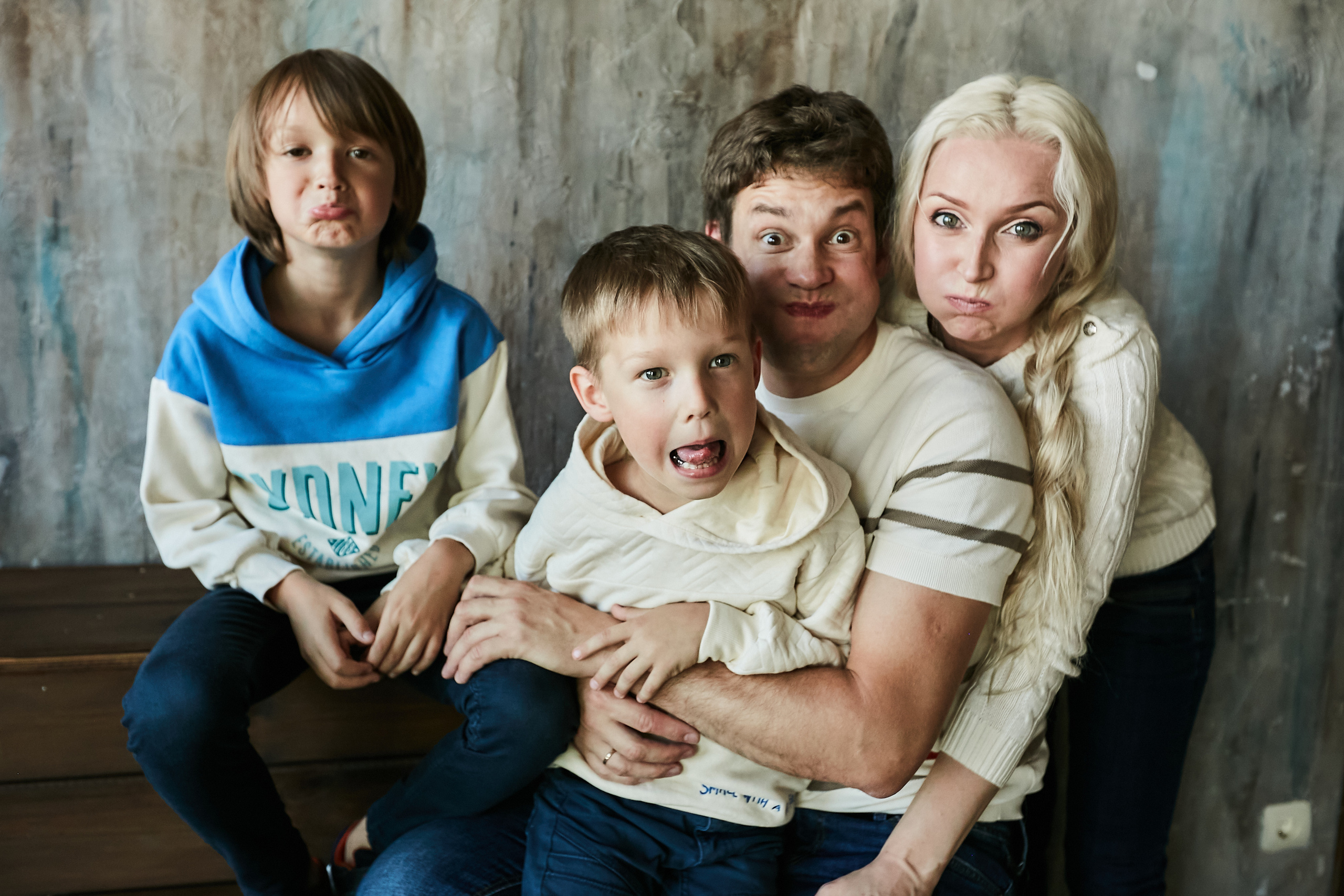 Володя, Юля и дети