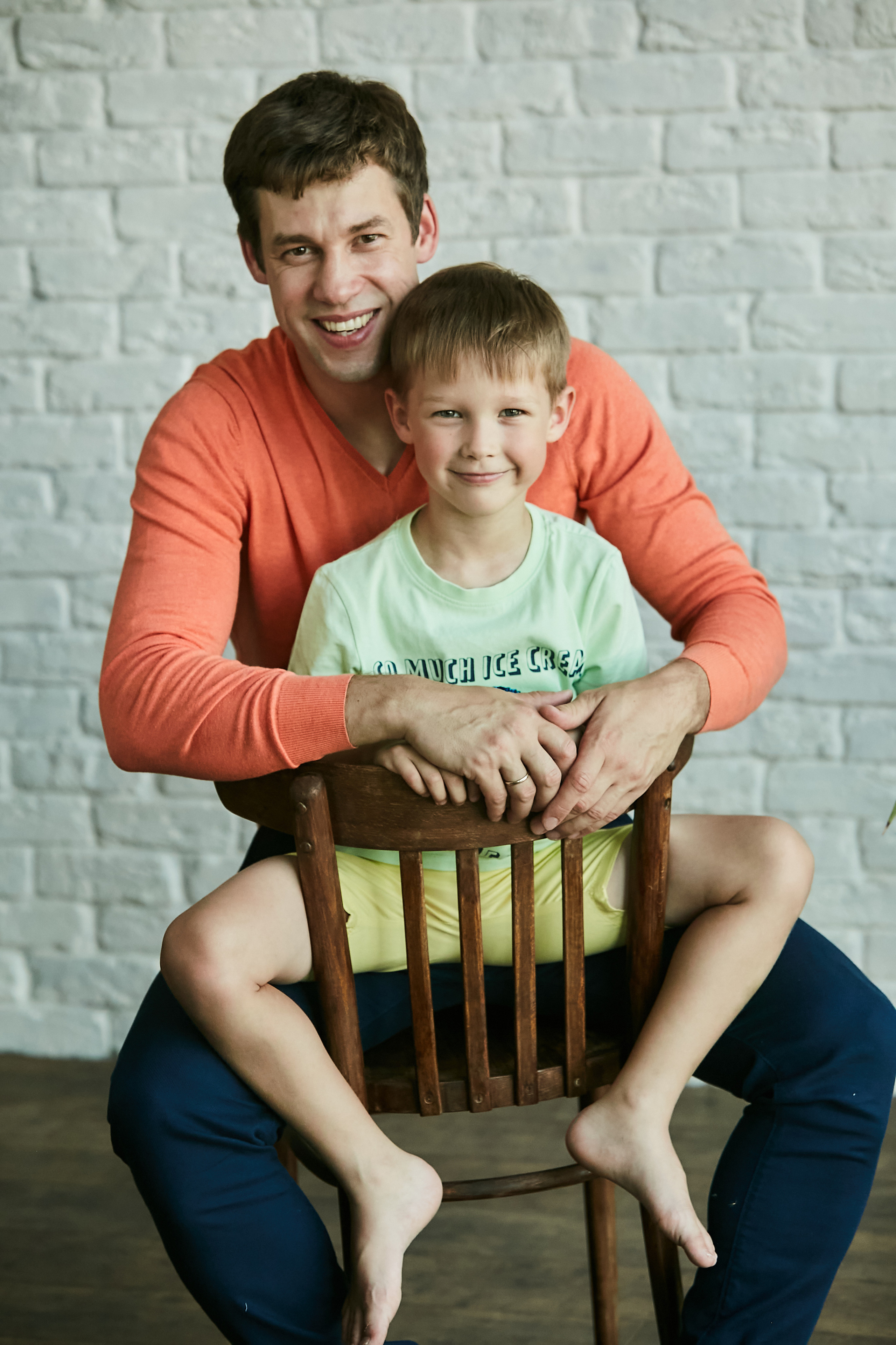 Володя, Юля и дети