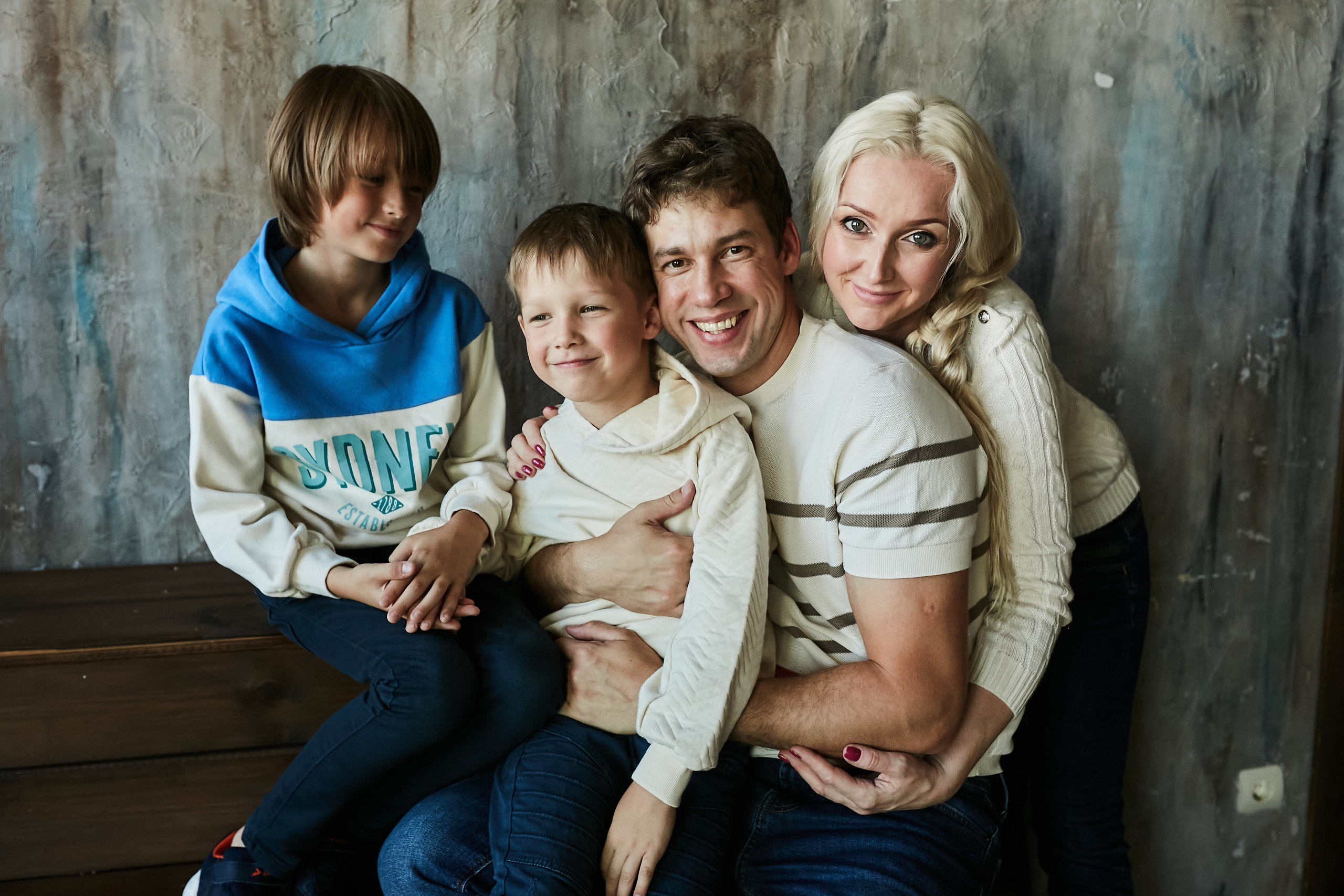 Володя, Юля и дети