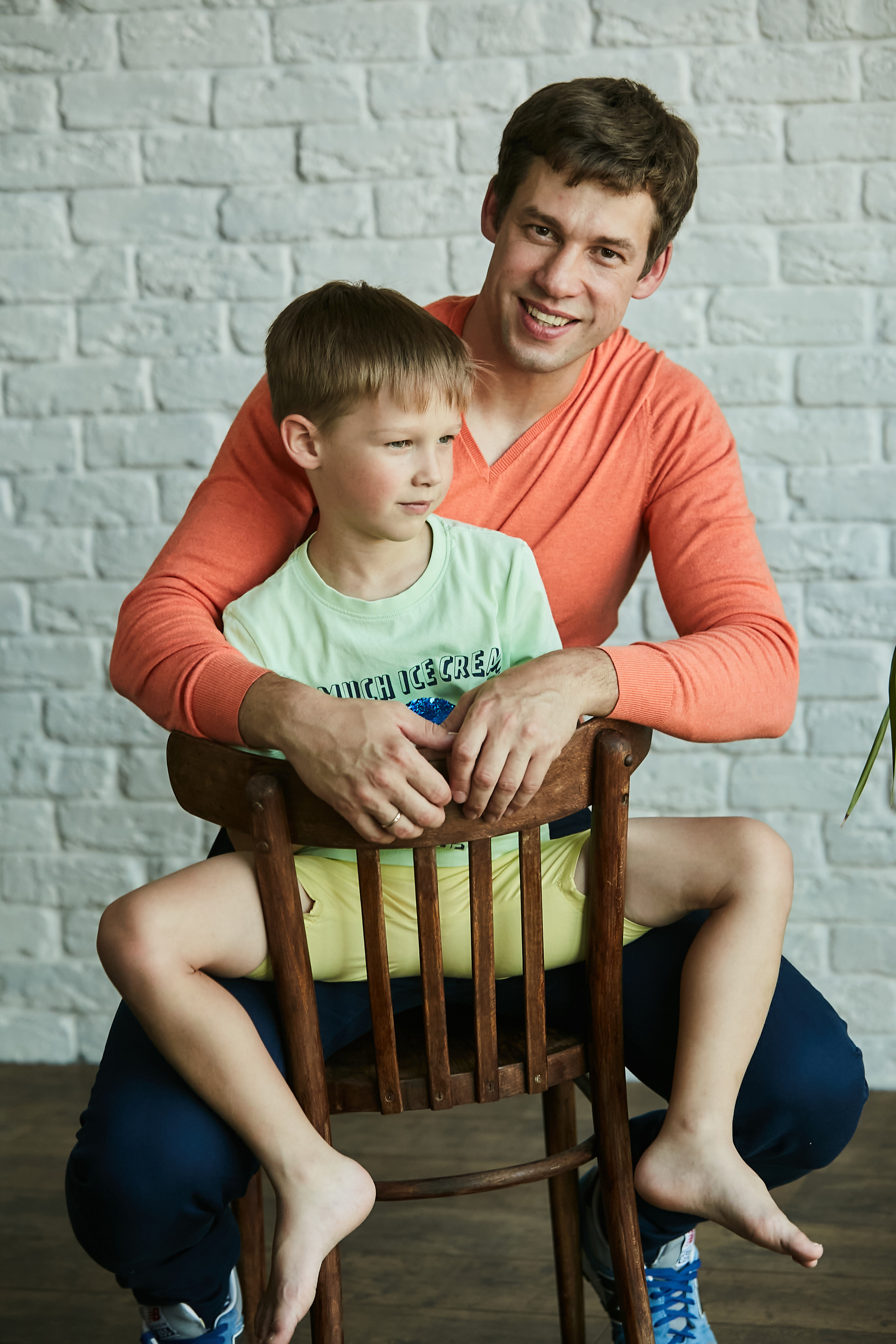 Володя, Юля и дети