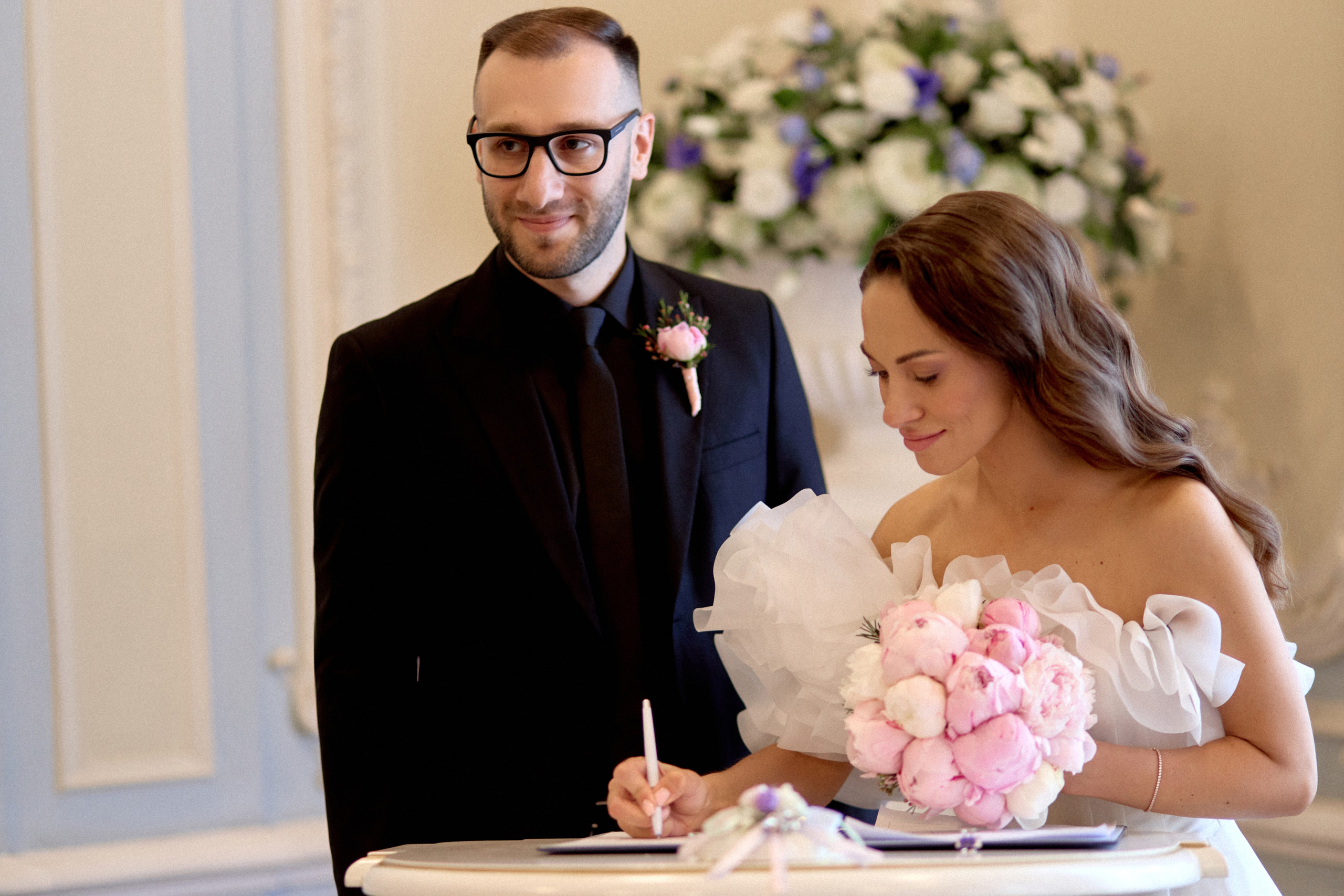 Свадебная фотосессия на катере в Санкт-Петербурге. Сестры Карабаза. Фотографы и ретушеры в Москве и Санкт-Петербурге