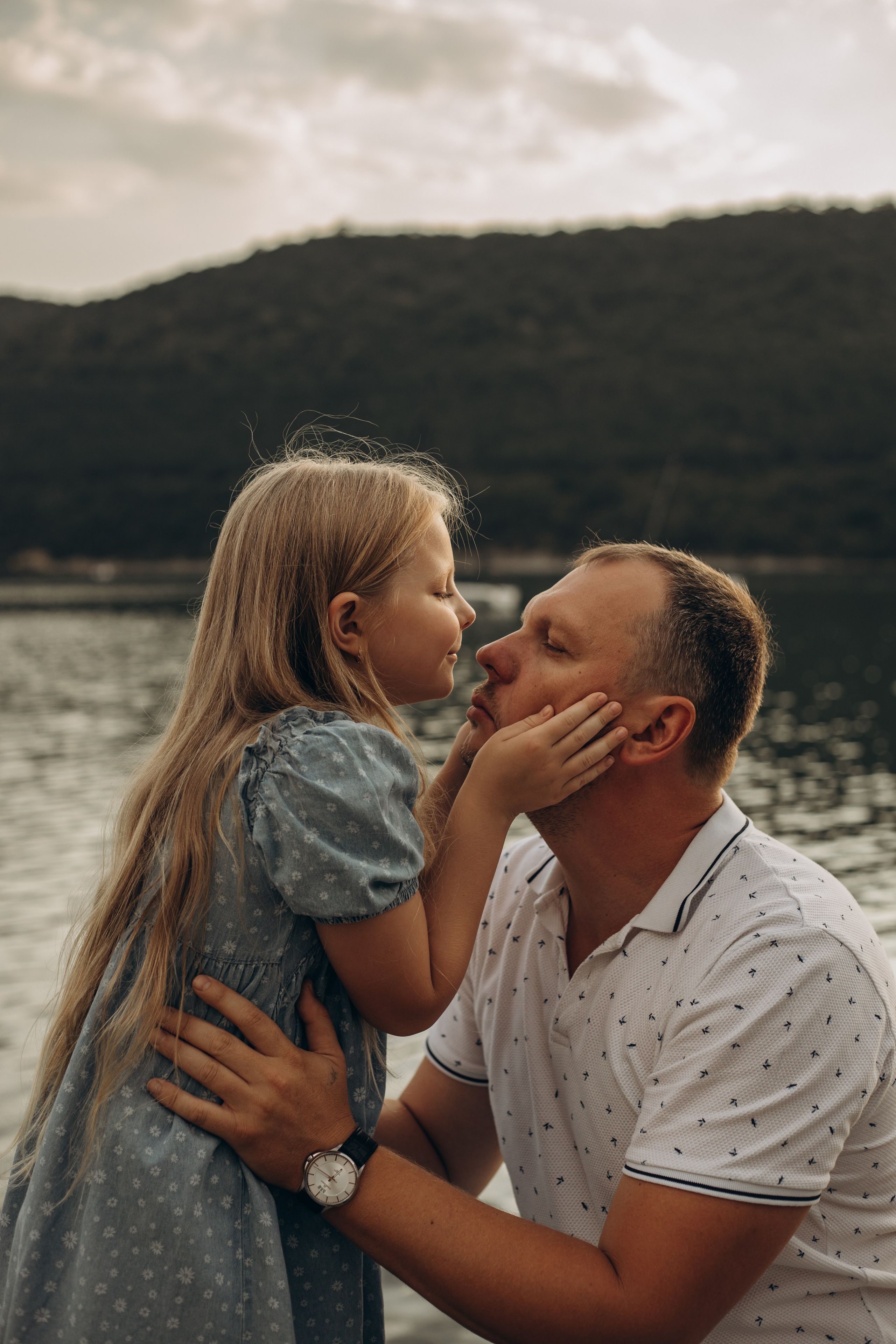Антон, Тамара, Алиса и Ева — летний вечер у озера. Семейный фотограф Новороссийск, Анапа, Геленджик — Юлия Давыдова