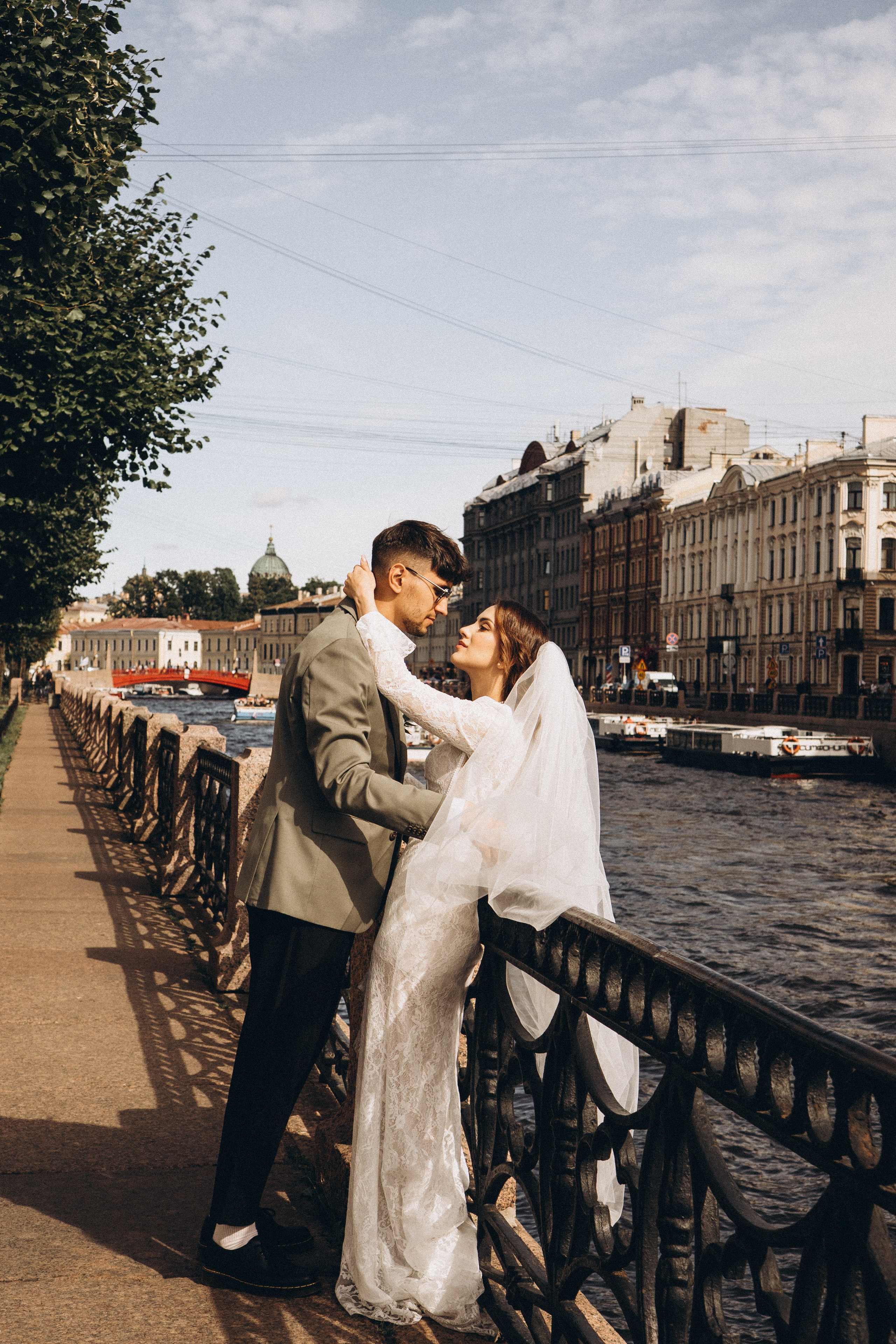 СВАДЕБНАЯ ПРОГУЛКА ВОЗЕ ИСАИКЕВСКОГО СОБОРА АСТОРИИ И ЗАКОНОДАЛЕТНОГО СОБРАНИЯ. Профессиональный фотограф, Санкт-Петербург — Виктория Богомолова