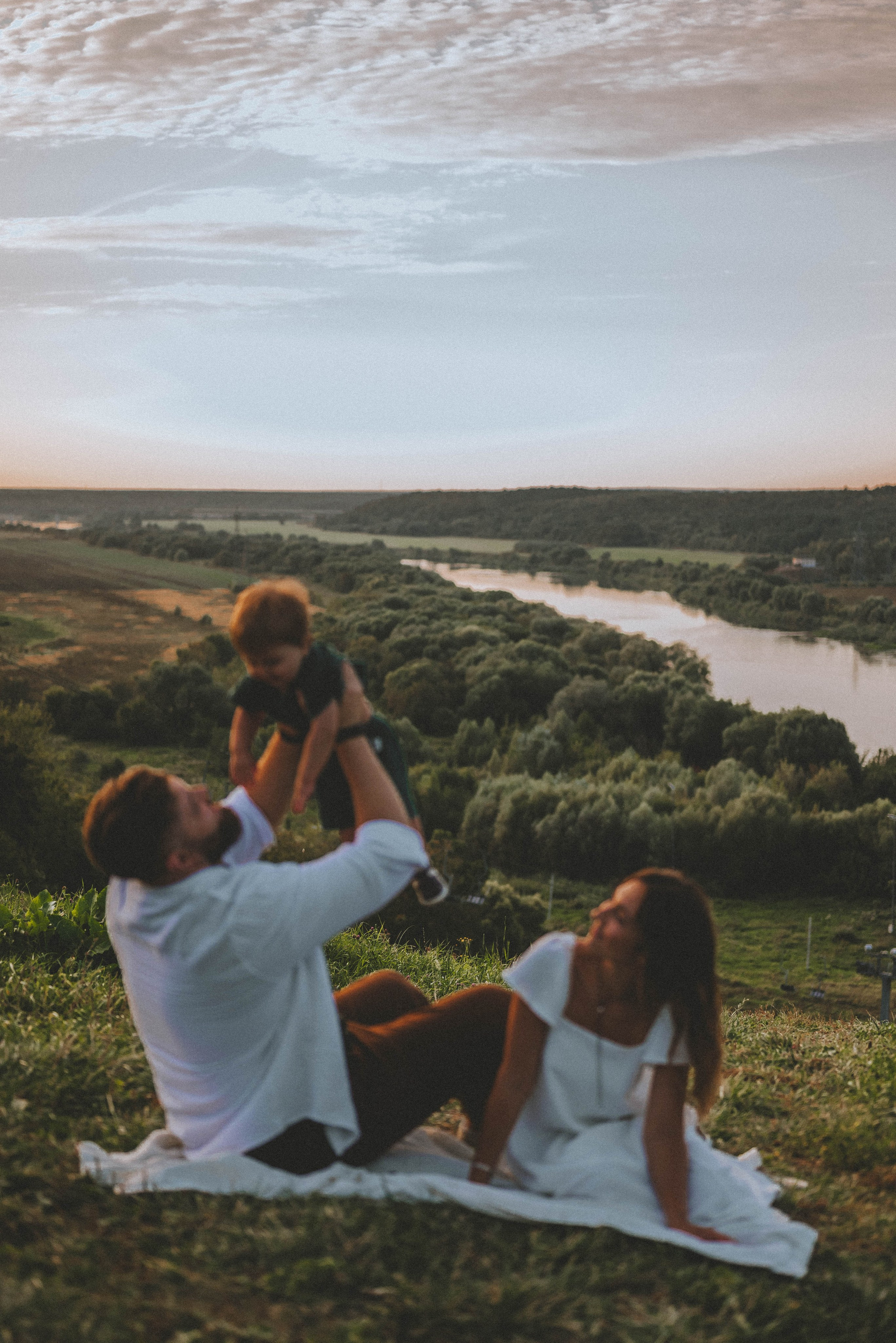 Лев с родителями на закате. Фотограф Кристина Пархоменко