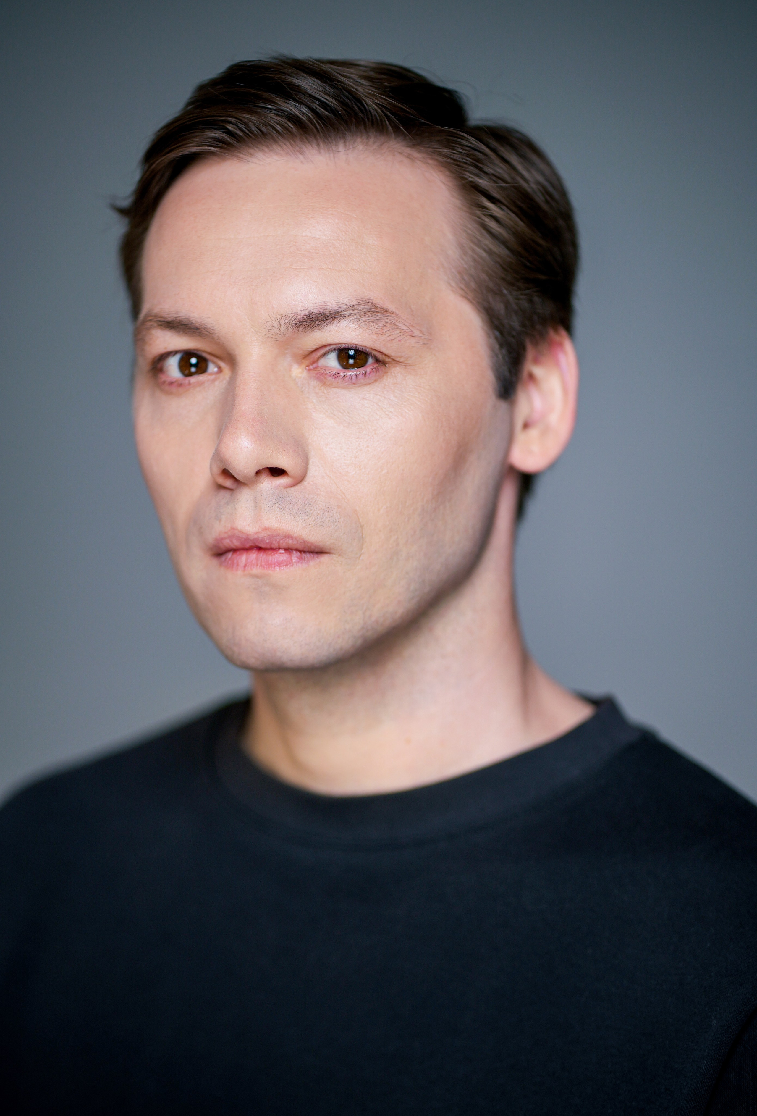 Актёр Дамир Миркамилов. Портретная съемка в Москве, студийный фотограф Игорь Фомин