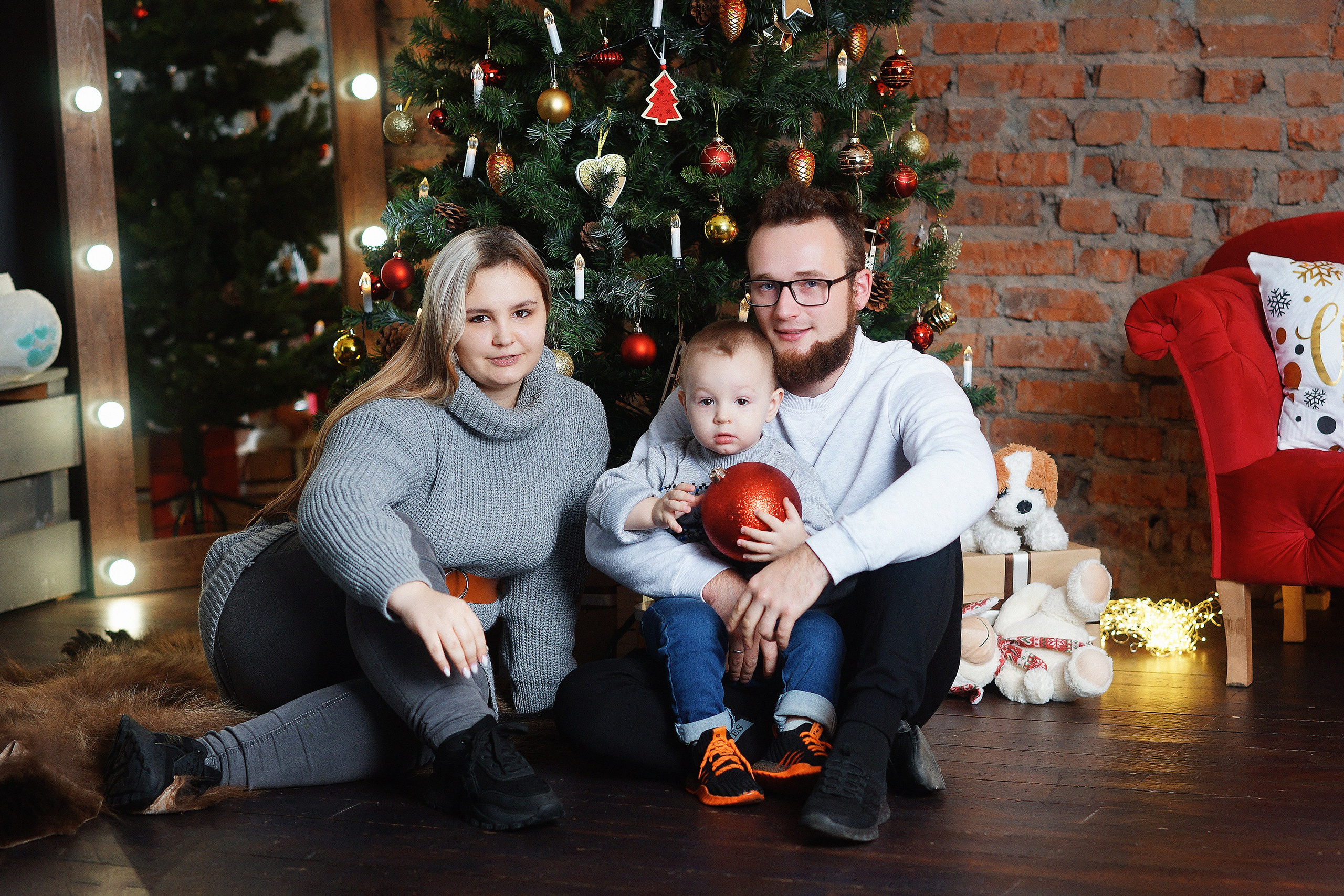 Семейная съёмка в студии. Семейный фотограф г. Новокузнецк Юлия Машникова