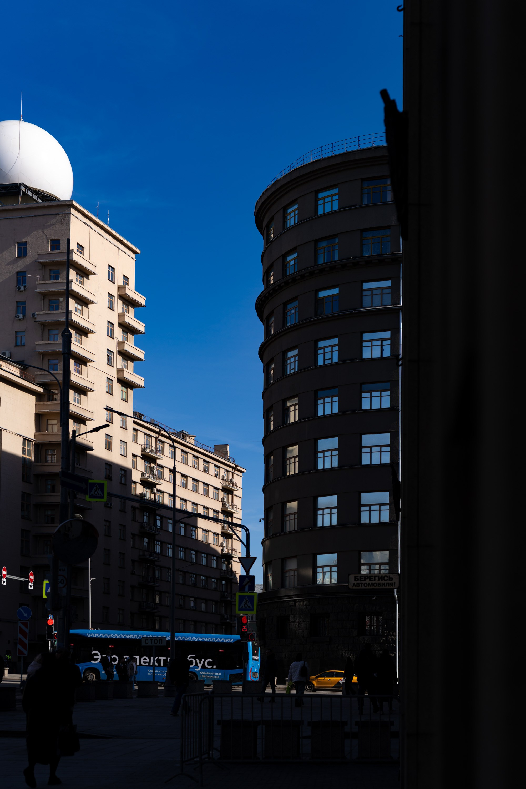 Свет и тень в городе. Фотограф в Москве. Шахабудин