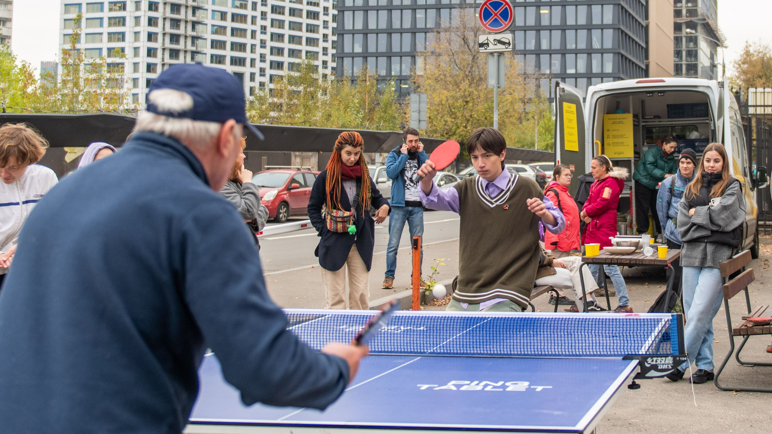Съемка турнира по настольному теннису в НКО «Ночлежка». Фотограф в Москве. Шахабудин