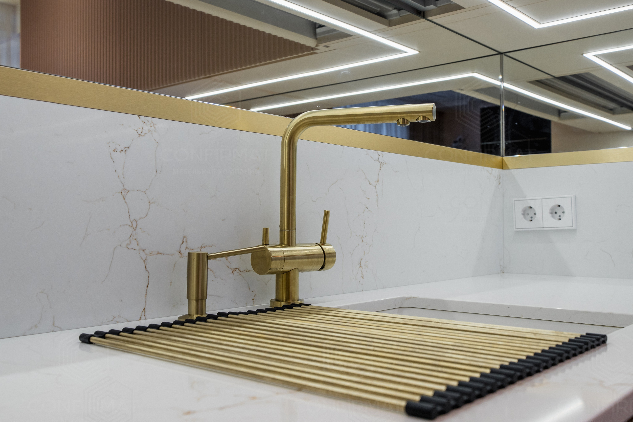 Кухне в цвете «крем Сабайон». Мебель на заказ