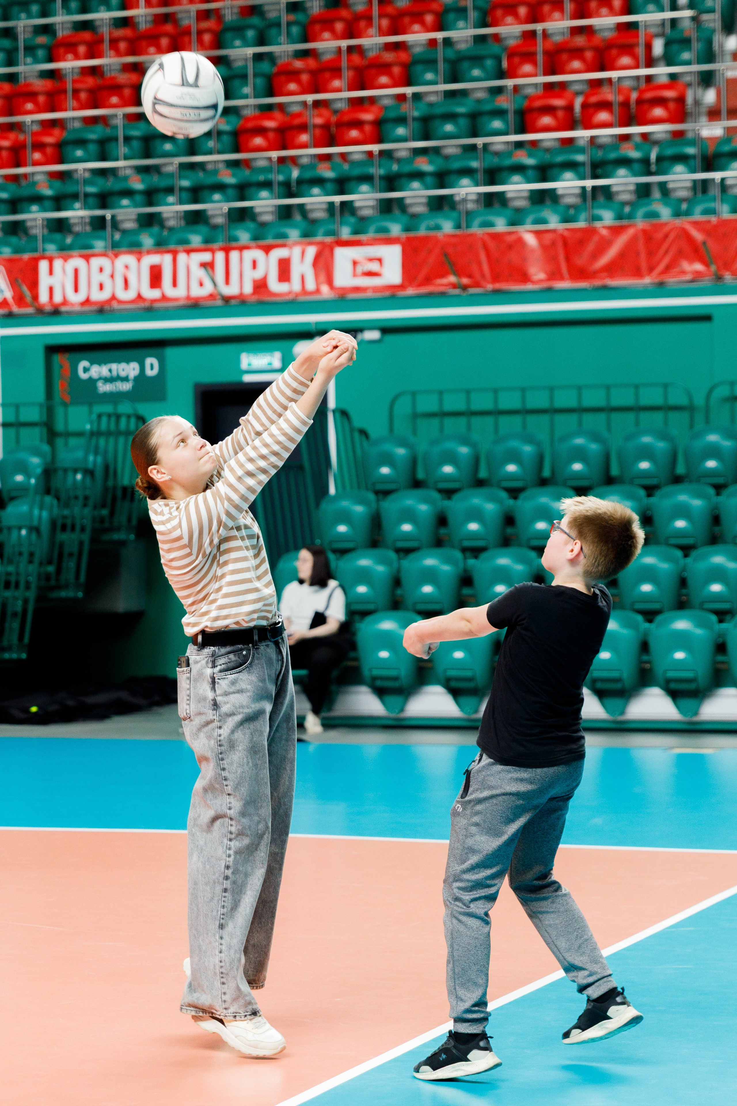 ВК «Локомотив». Экскурсия для фанатов клуба. Репортажный фотограф в Новосибирске Алена Помазунова