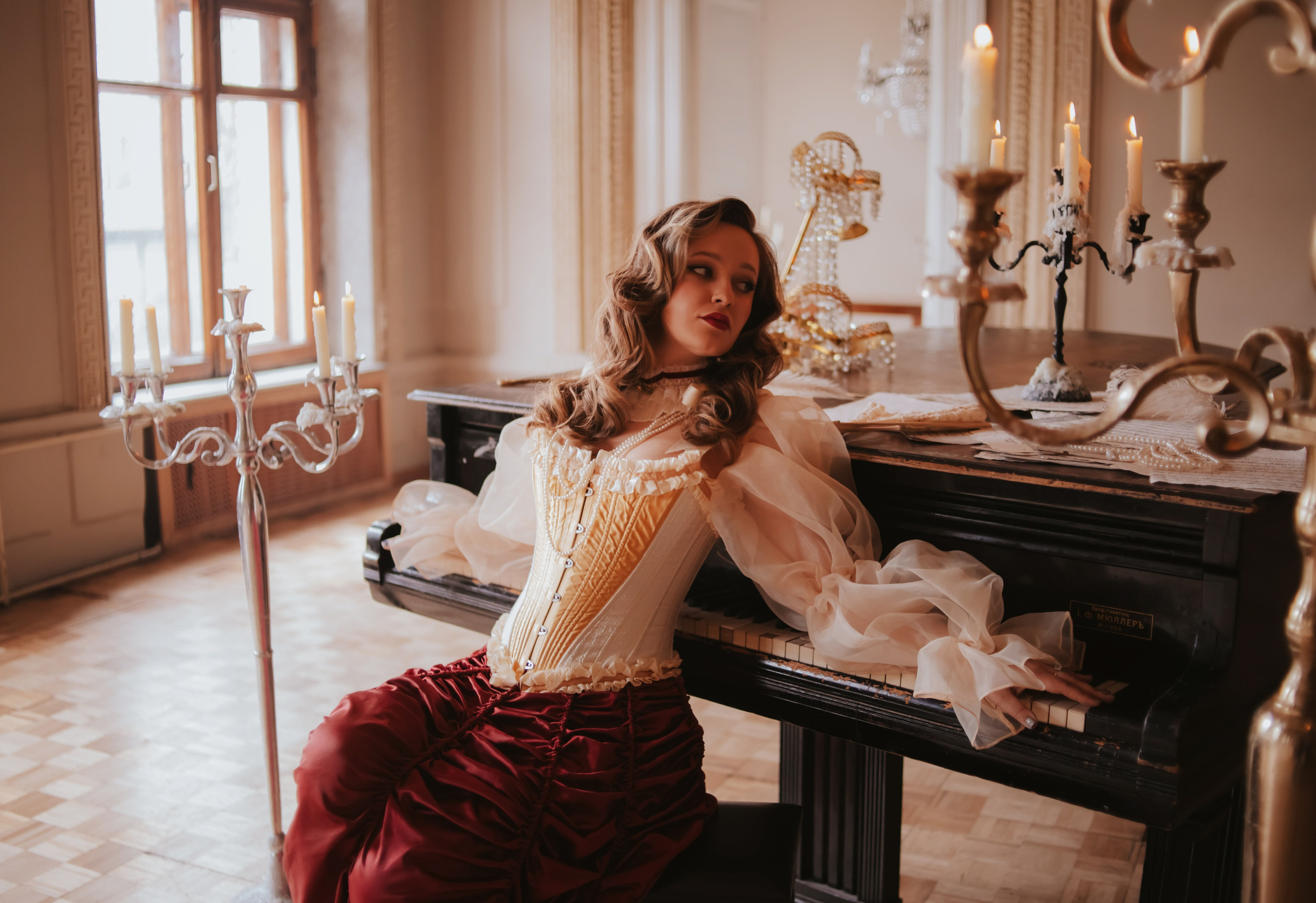 В залах старинной усадьбы. Художественная винтажная фотография