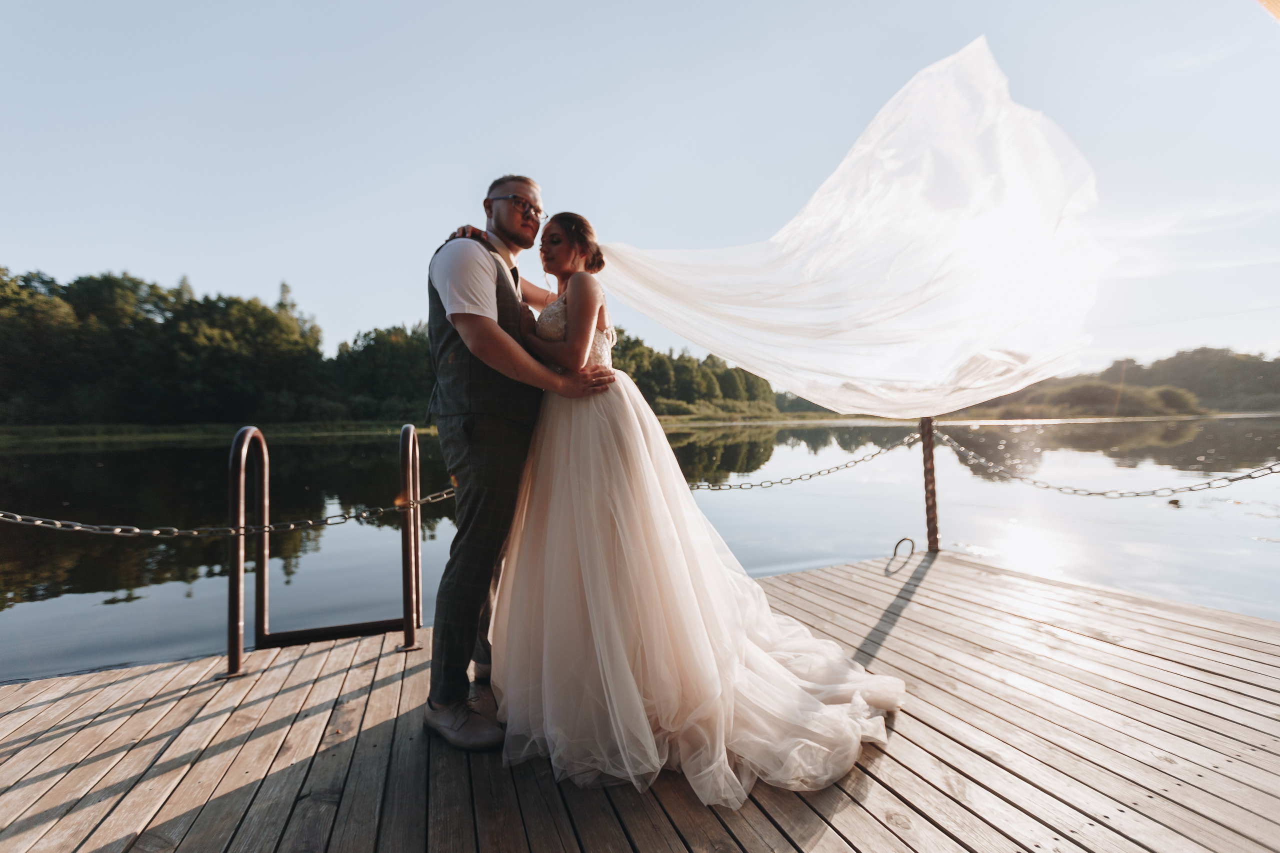 Свадебная фото и видео съёмка полного дня в Гомеле на усадьбе Качье. Свадебный семейный фотограф и видеограф Гомель Минск Беларусь Европа