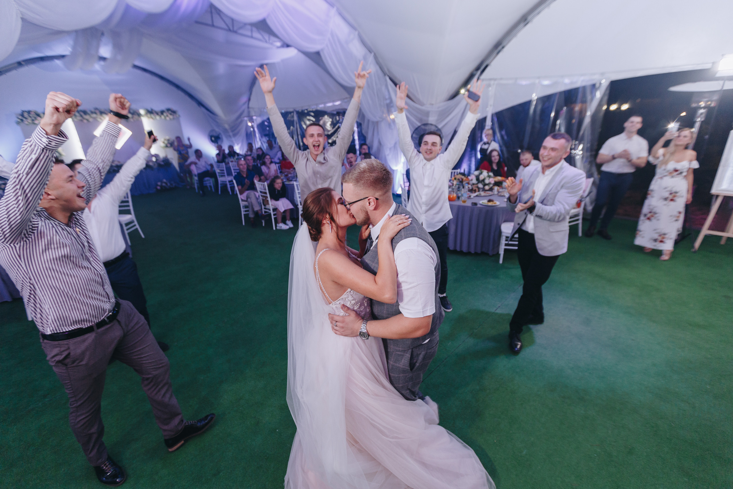 Свадебная фото и видео съёмка полного дня в Гомеле на усадьбе Качье. Свадебный семейный фотограф и видеограф Гомель Минск Беларусь Европа