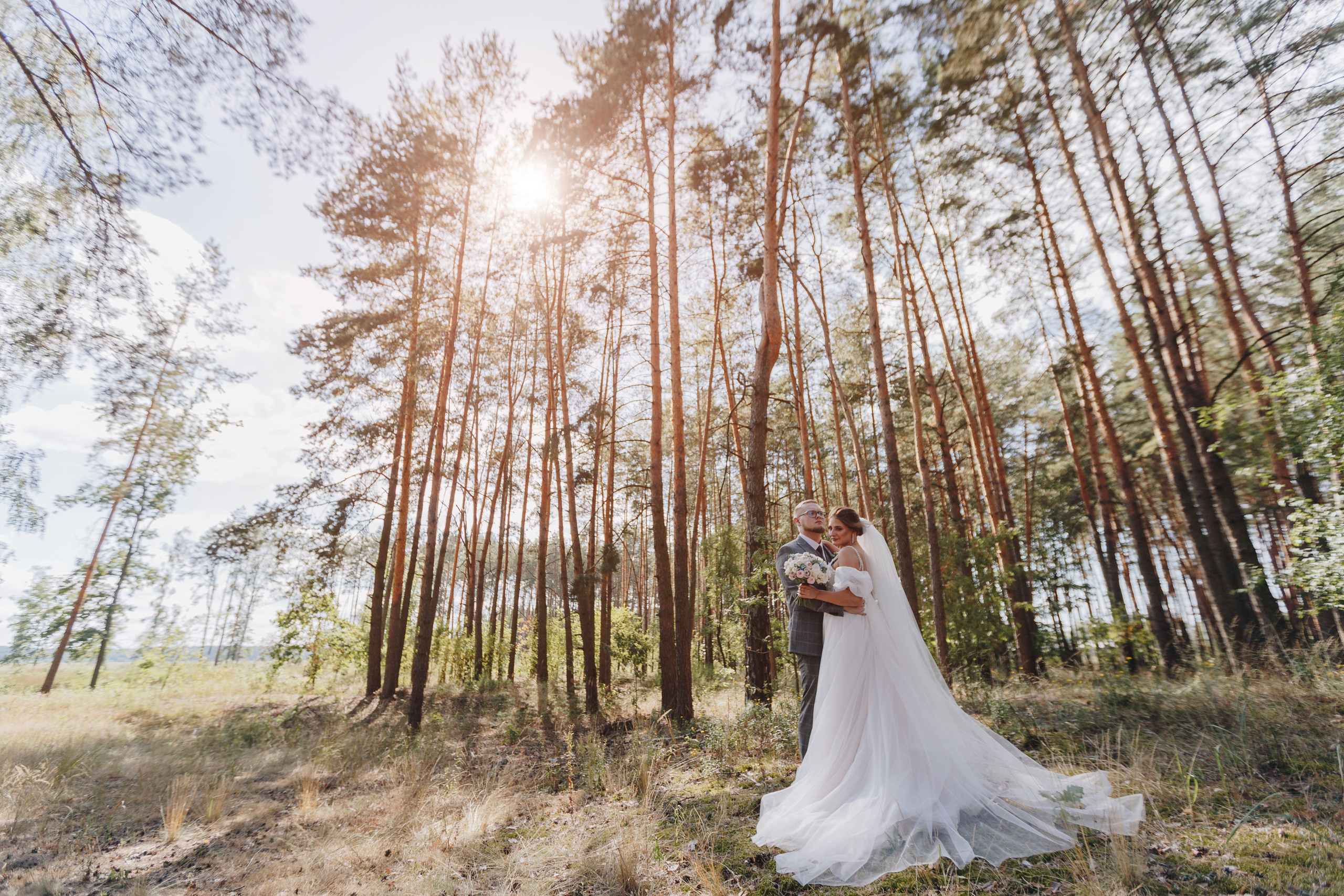 Свадебная фото и видео съёмка полного дня в Гомеле на усадьбе Качье. Свадебный семейный фотограф и видеограф Гомель Минск Беларусь Европа