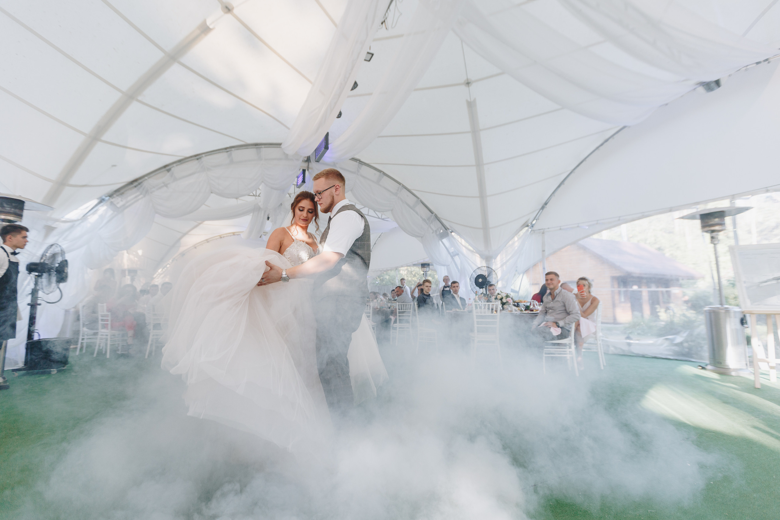 Свадебная фото и видео съёмка полного дня в Гомеле на усадьбе Качье. Свадебный семейный фотограф и видеограф Гомель Минск Беларусь Европа