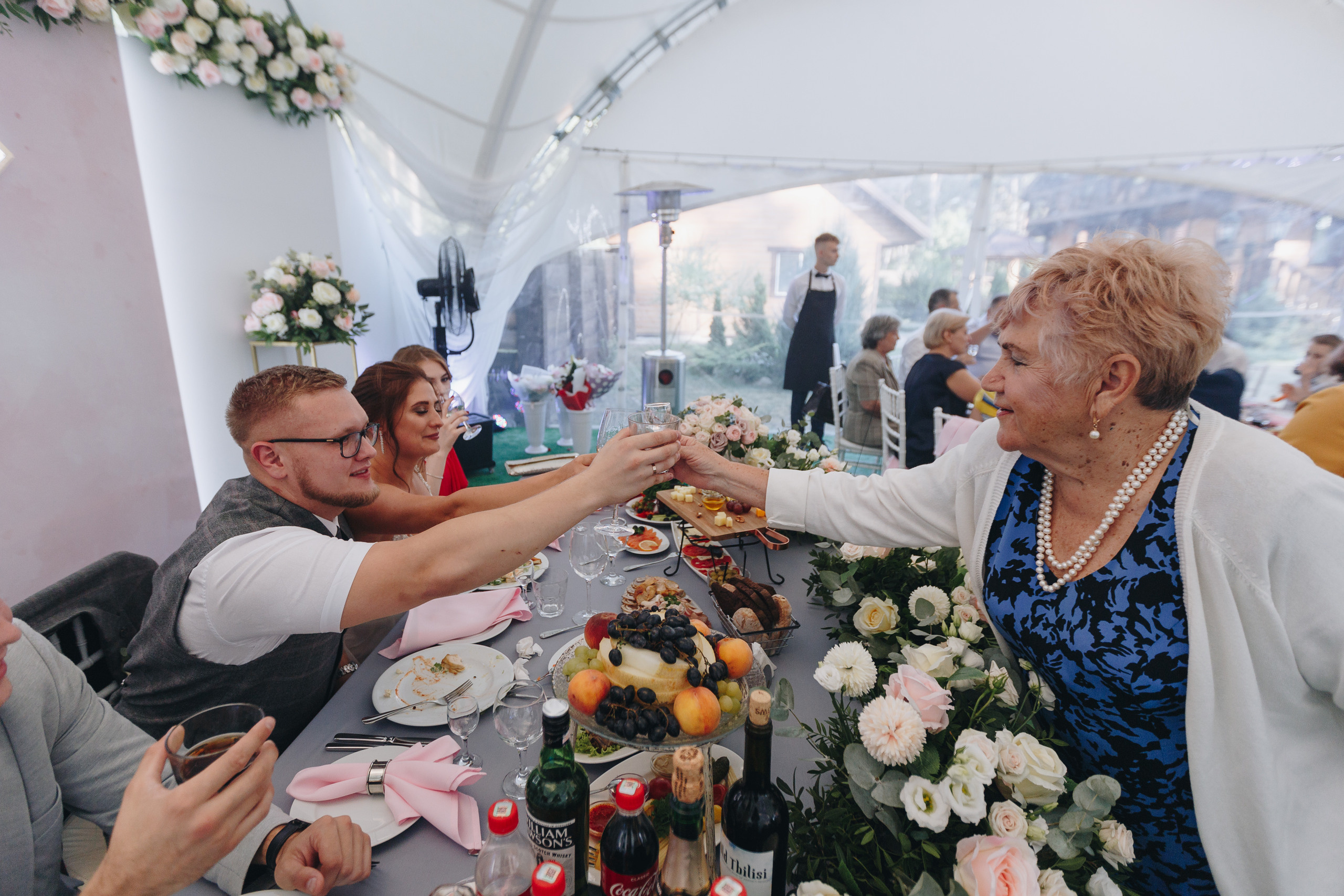 Свадебная фото и видео съёмка полного дня в Гомеле на усадьбе Качье. Свадебный семейный фотограф и видеограф Гомель Минск Беларусь Европа