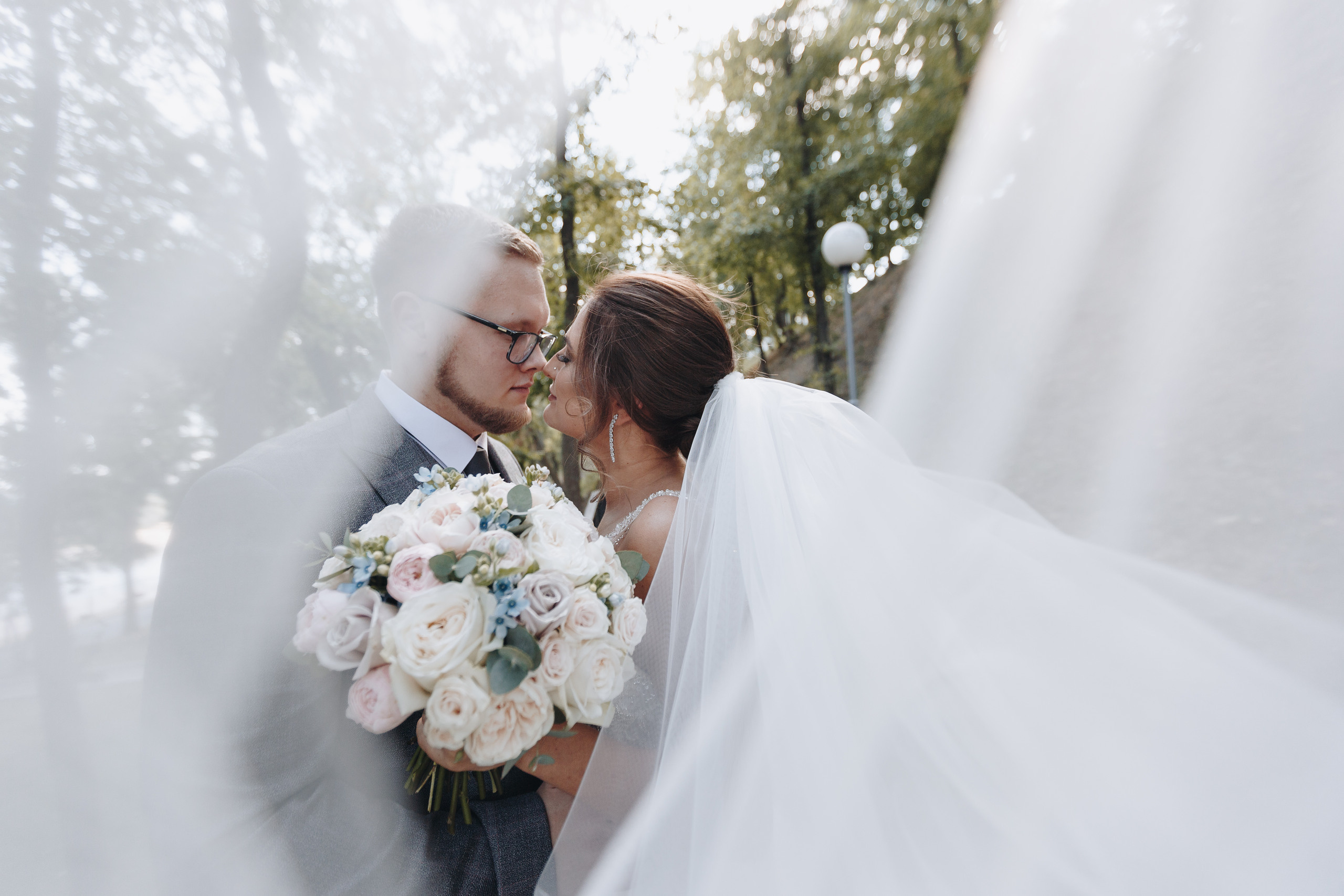 Свадебная фото и видео съёмка полного дня в Гомеле на усадьбе Качье. Свадебный семейный фотограф и видеограф Гомель Минск Беларусь Европа