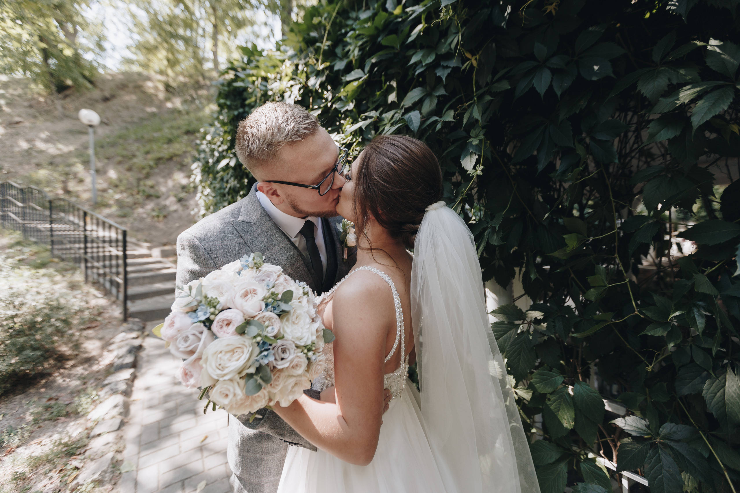Свадебная фото и видео съёмка полного дня в Гомеле на усадьбе Качье. Свадебный семейный фотограф и видеограф Гомель Минск Беларусь Европа