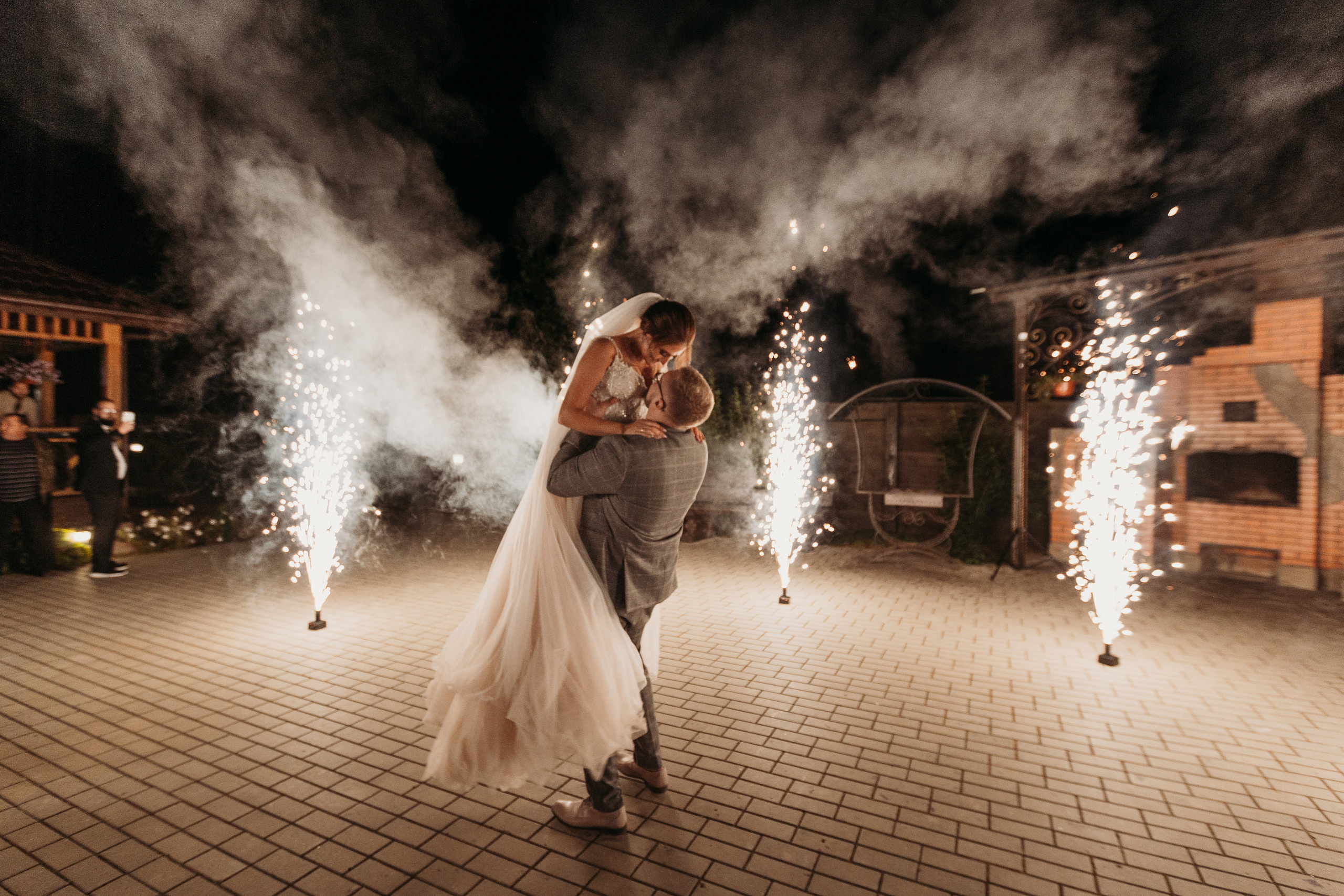 Свадебная фото и видео съёмка полного дня в Гомеле на усадьбе Качье. Свадебный семейный фотограф и видеограф Гомель Минск Беларусь Европа