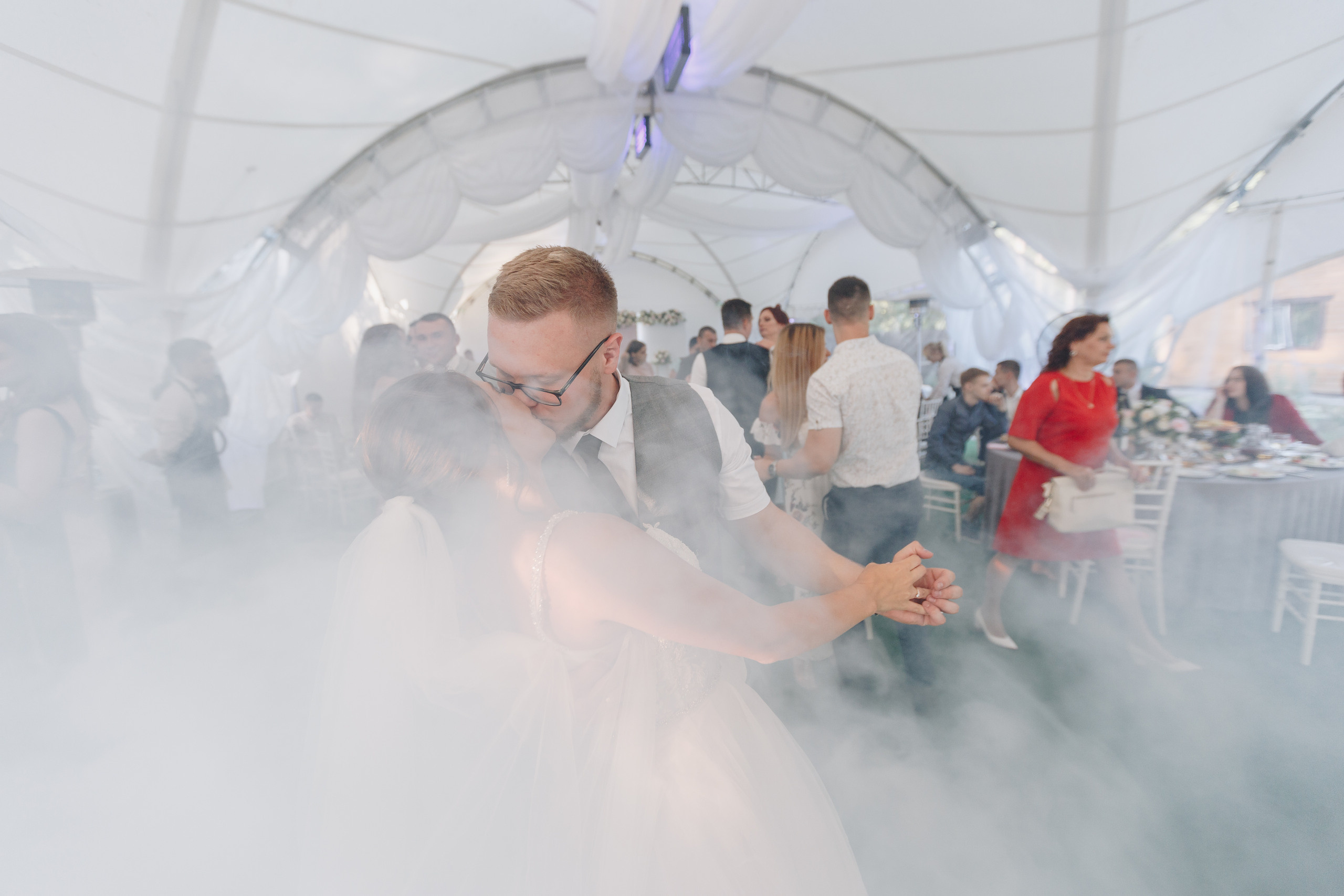 Свадебная фото и видео съёмка полного дня в Гомеле на усадьбе Качье. Свадебный семейный фотограф и видеограф Гомель Минск Беларусь Европа