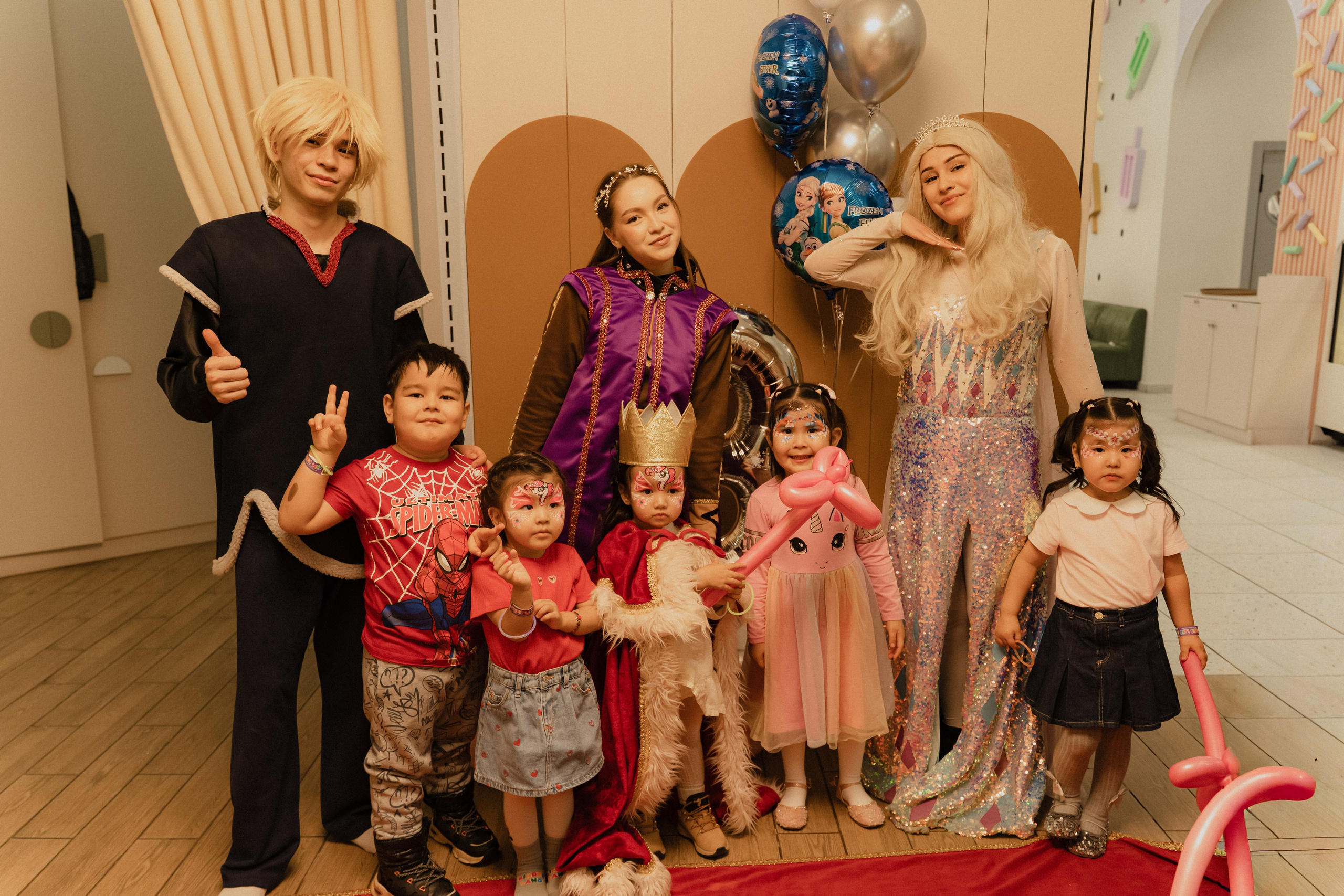 День рождения Алиши (кафе). Крис Богомазова