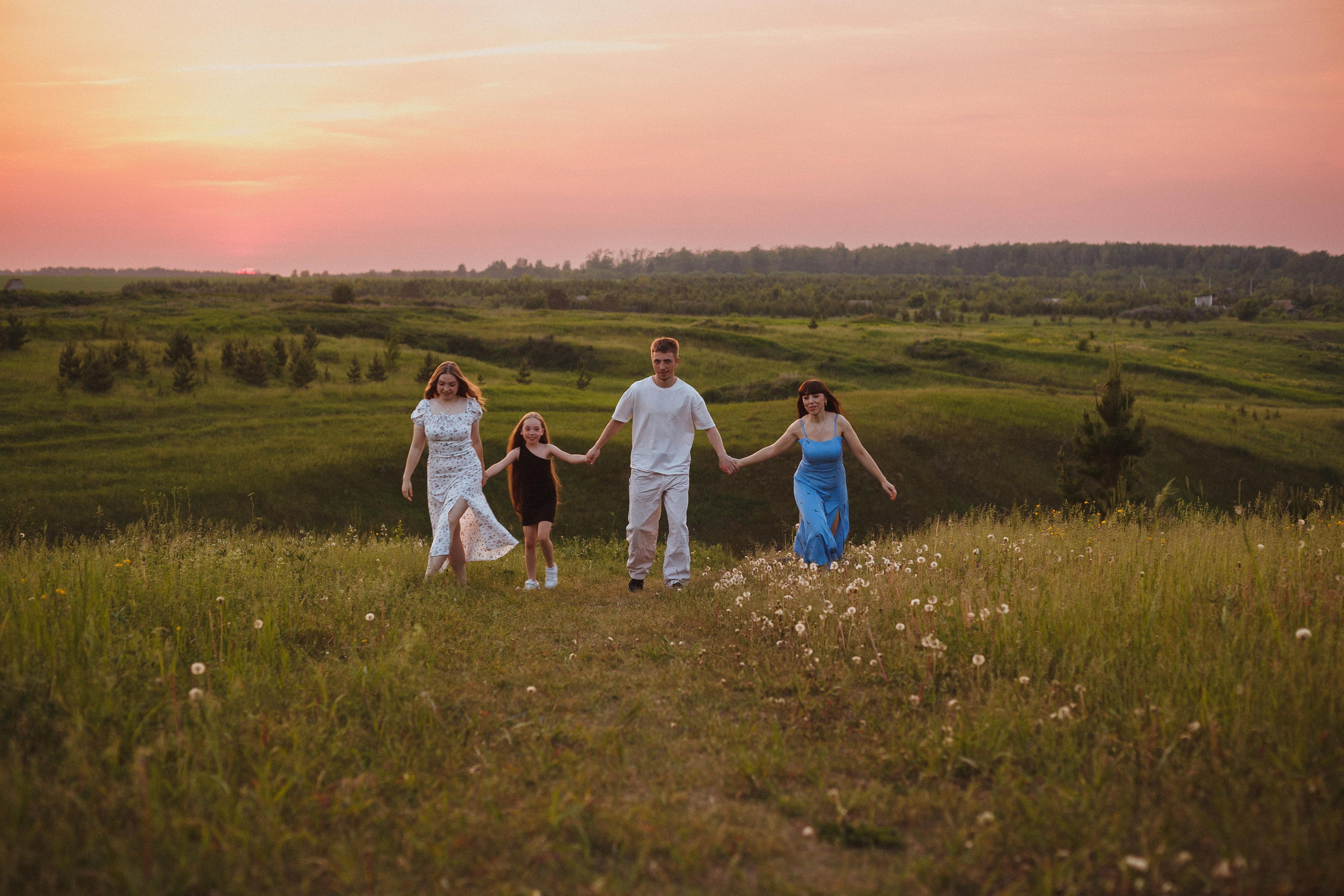 Семейная прогулка на закате. Семейный и детский фотограф в Сухом Логу Ольга Кайгородова