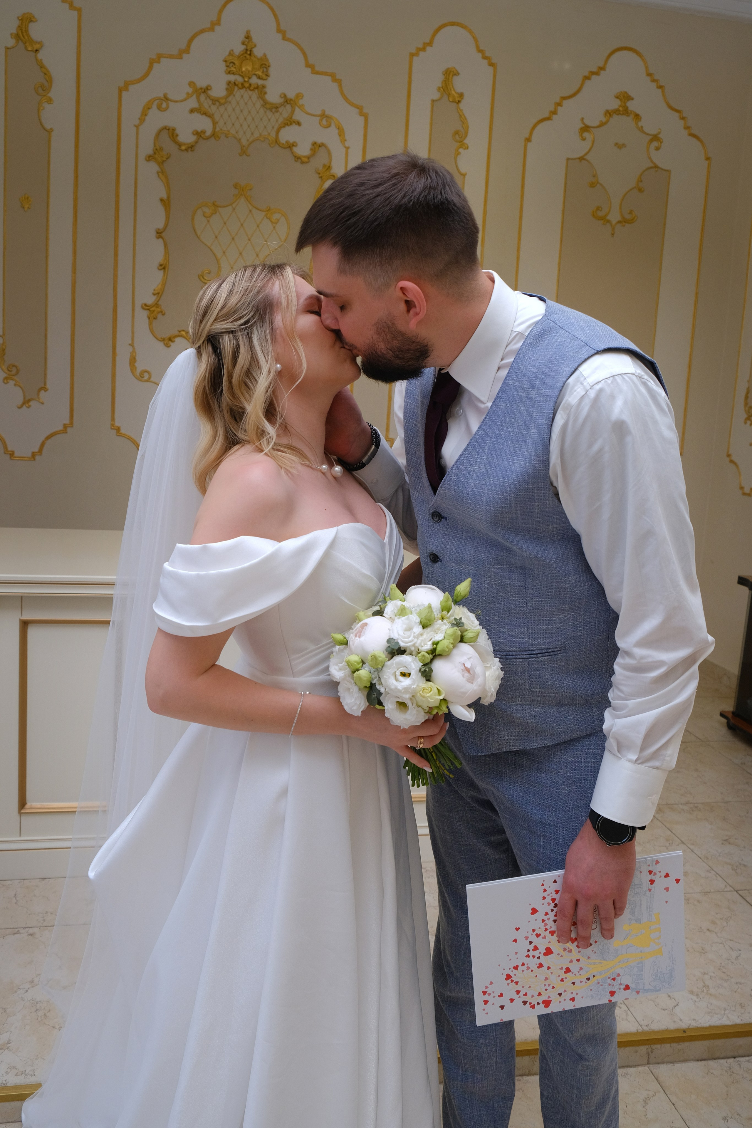 Свадебная фотосессия в Старая ялтинская дорога, фотолент. Профессиональная фотосъемка в Крыму. Натуральные эмоции и живые кадры. Забронируйте дату прямо сейчас!